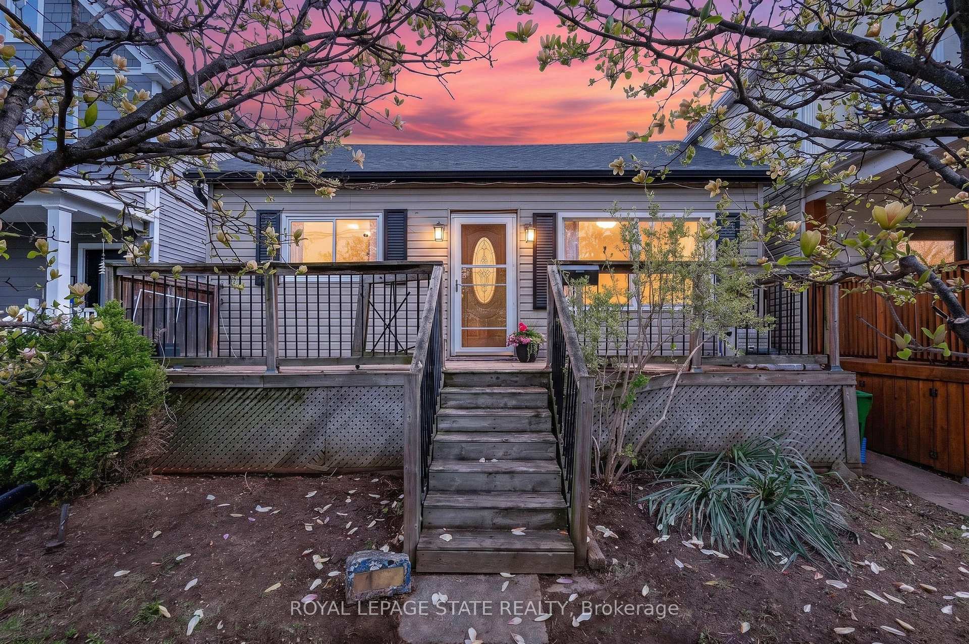 Photo 2 of 147 Strachan Street E, Hamilton, North End — HOMEH