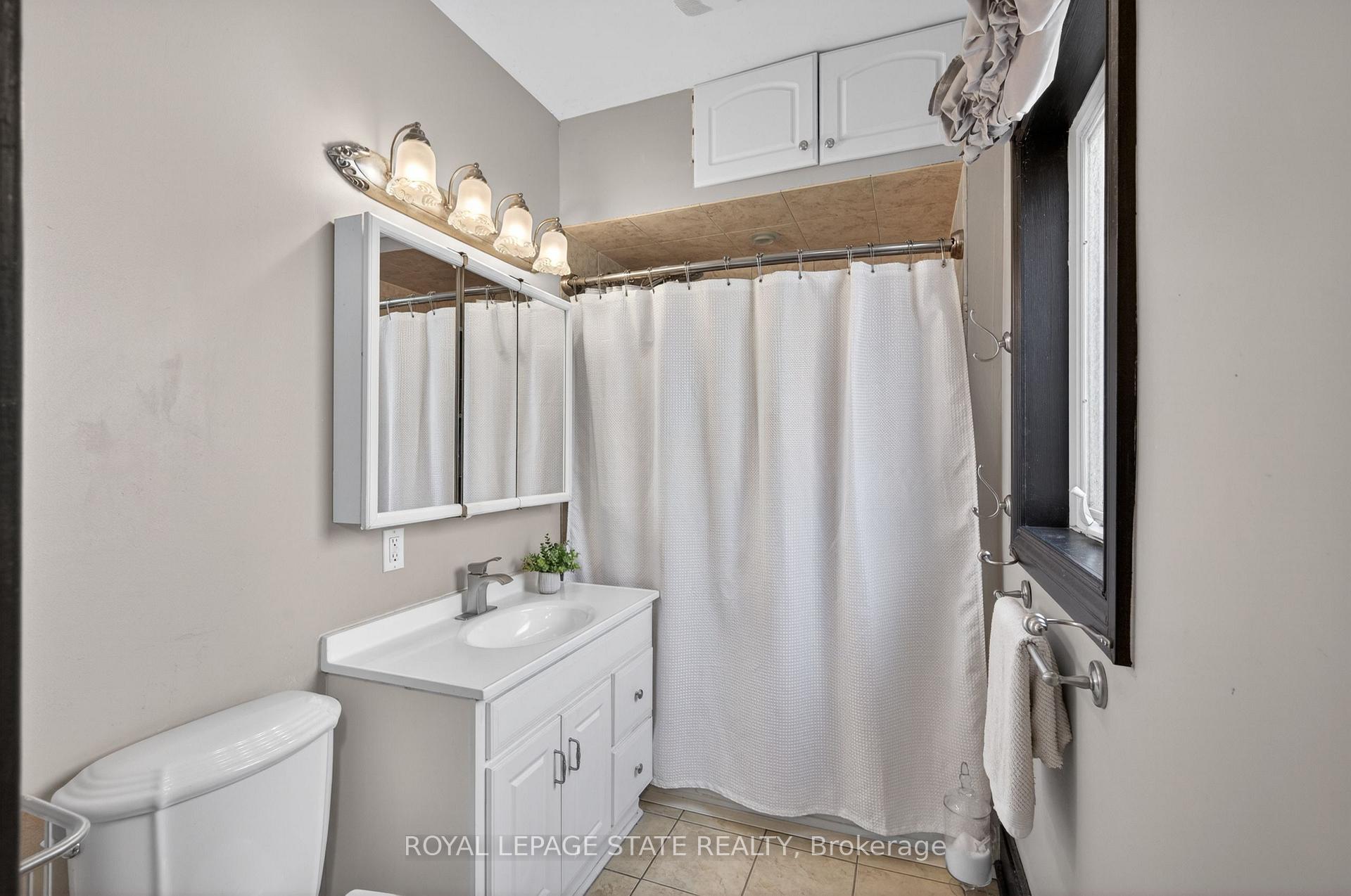 Photo 11 of 147 Strachan Street E, Hamilton, North End — HOMEH