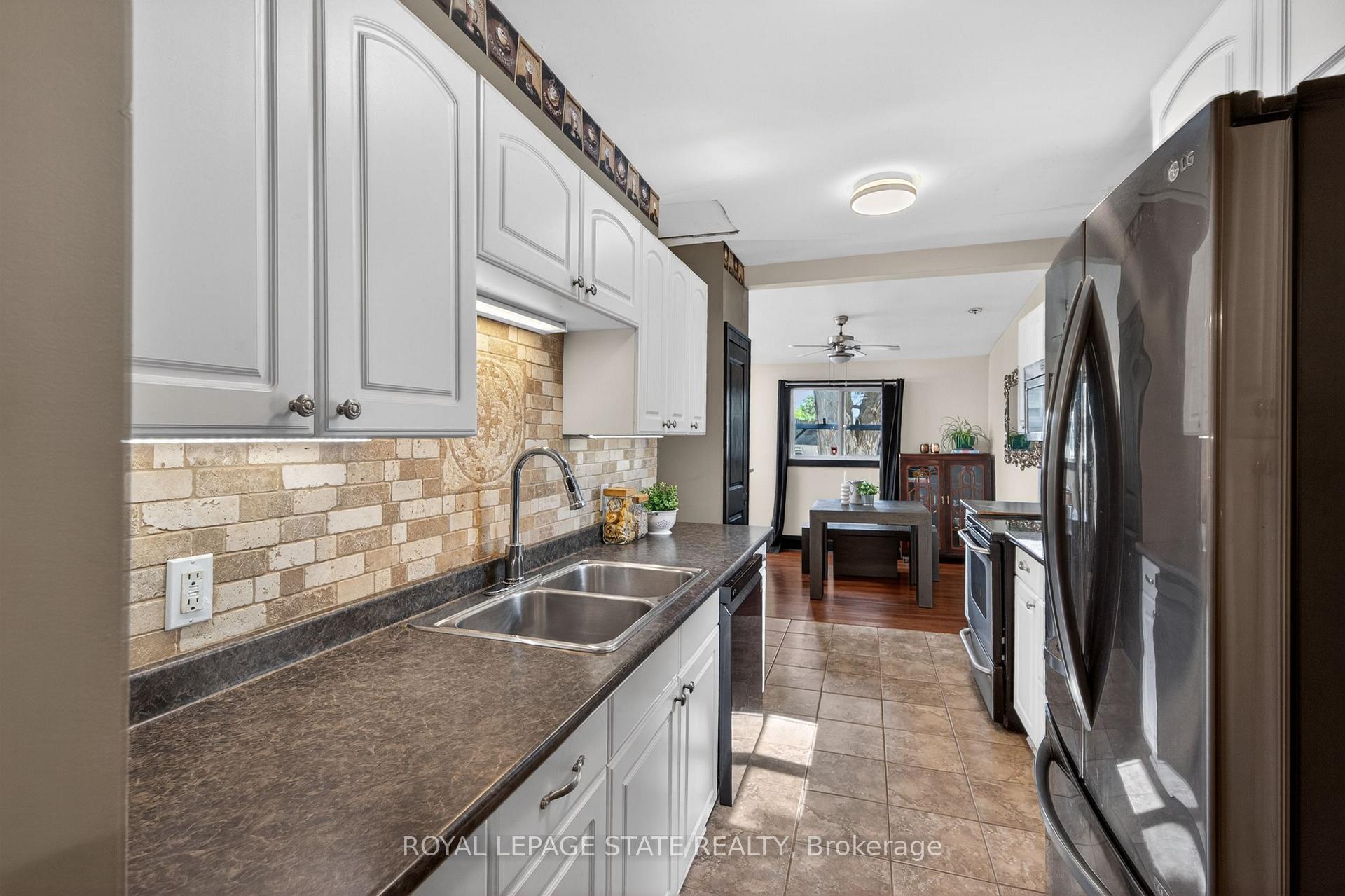 Photo 14 of 147 Strachan Street E, Hamilton, North End — HOMEH