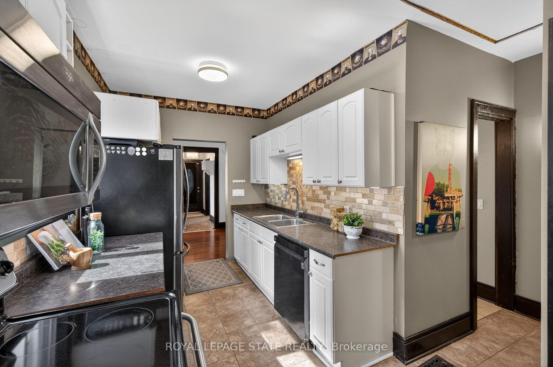 Photo 19 of 147 Strachan Street E, Hamilton, North End — HOMEH