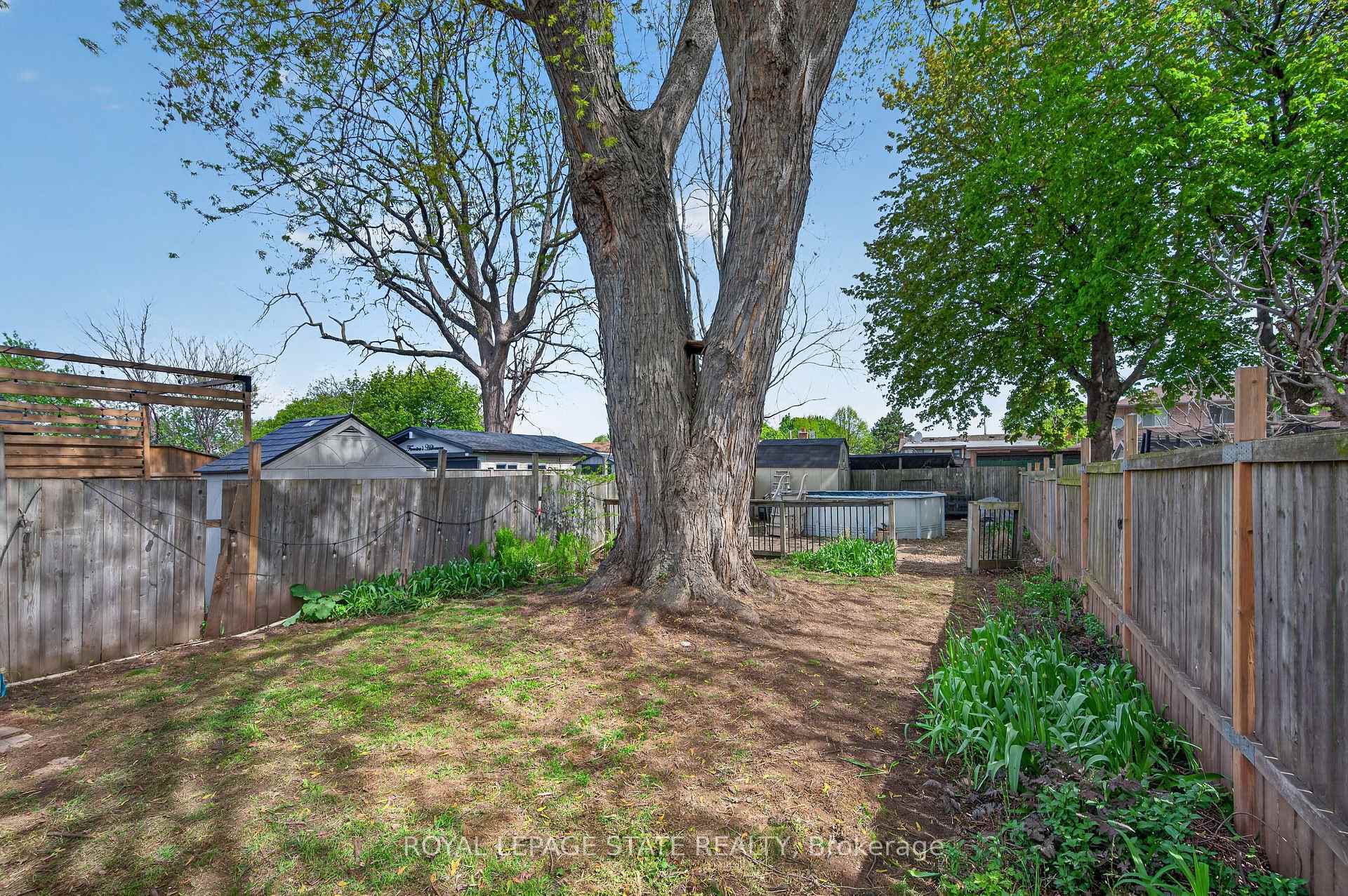 Photo 25 of 147 Strachan Street E, Hamilton, North End — HOMEH