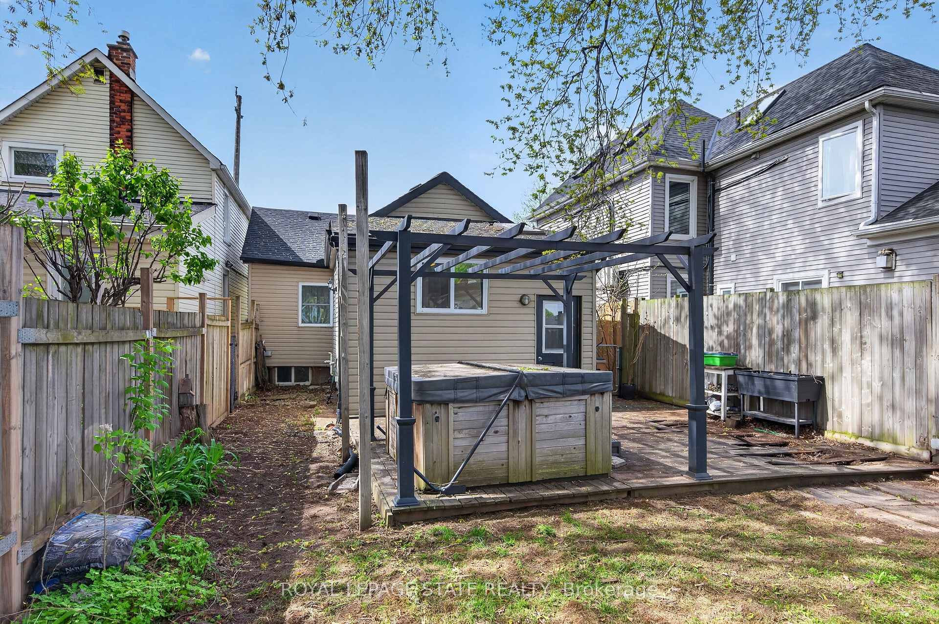 Photo 28 of 147 Strachan Street E, Hamilton, North End — HOMEH