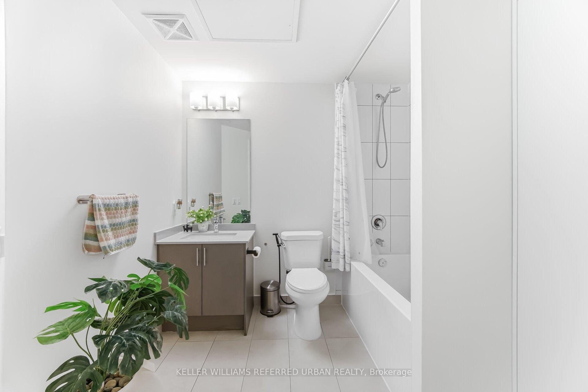 Photo 8 of Unit 1115, 9000 Jane Street, Vaughan, Maple — HOMEH