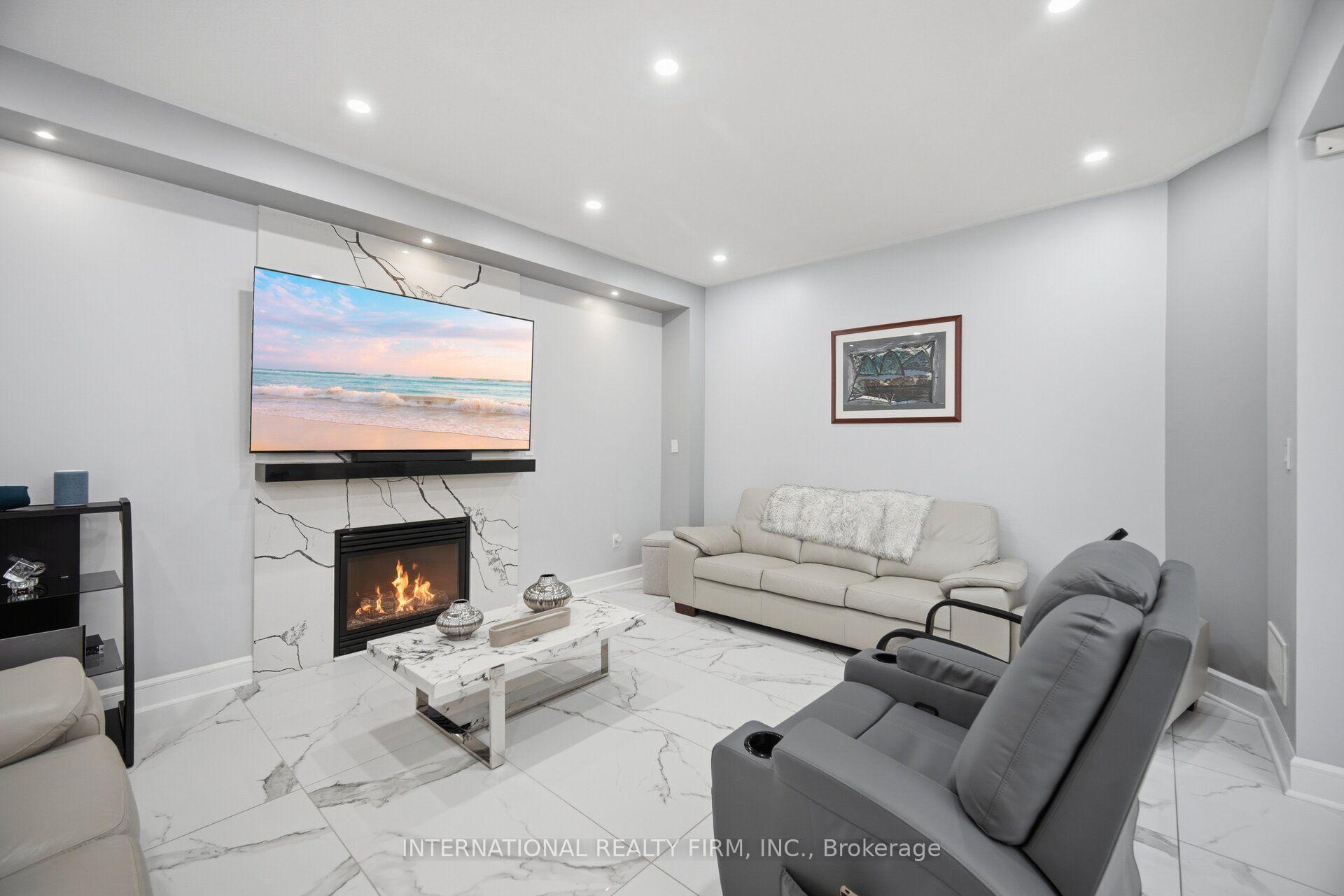 Photo 9 of 84 Fred Young Drive, North York, Downsview-Roding-CFB — HOMEH