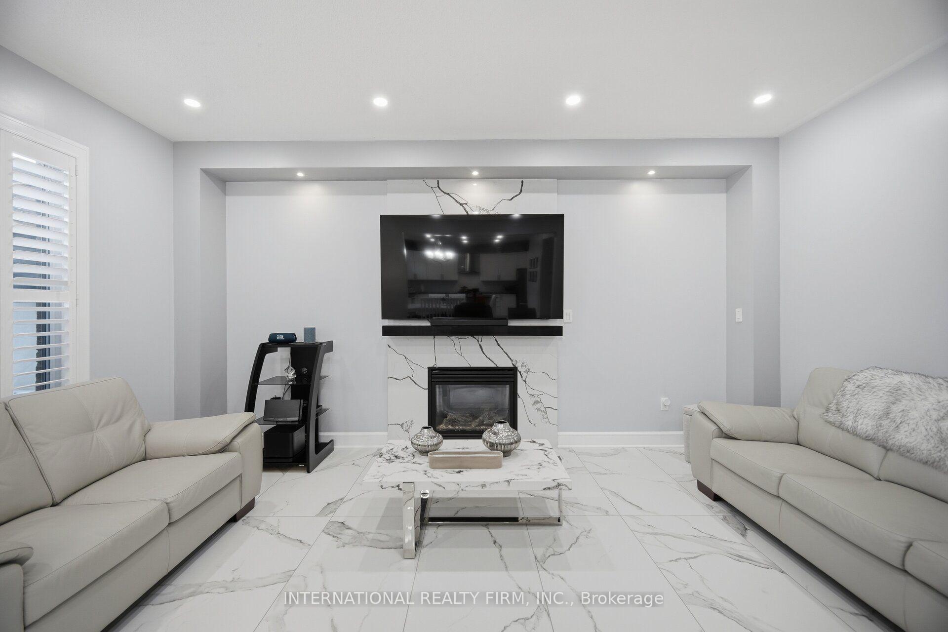 Photo 10 of 84 Fred Young Drive, North York, Downsview-Roding-CFB — HOMEH