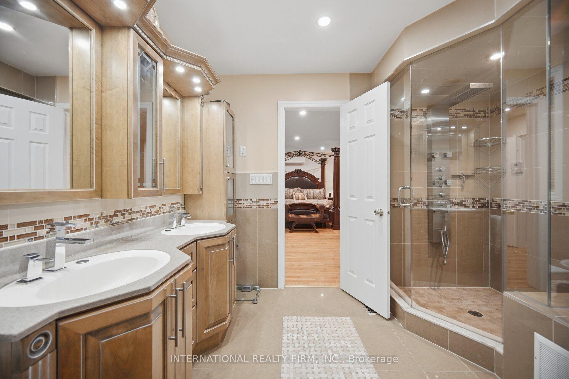 Photo 18 of 84 Fred Young Drive, North York, Downsview-Roding-CFB — HOMEH