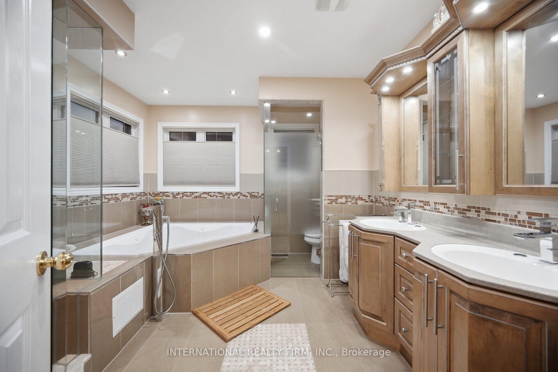 Photo 19 of 84 Fred Young Drive, North York, Downsview-Roding-CFB — HOMEH