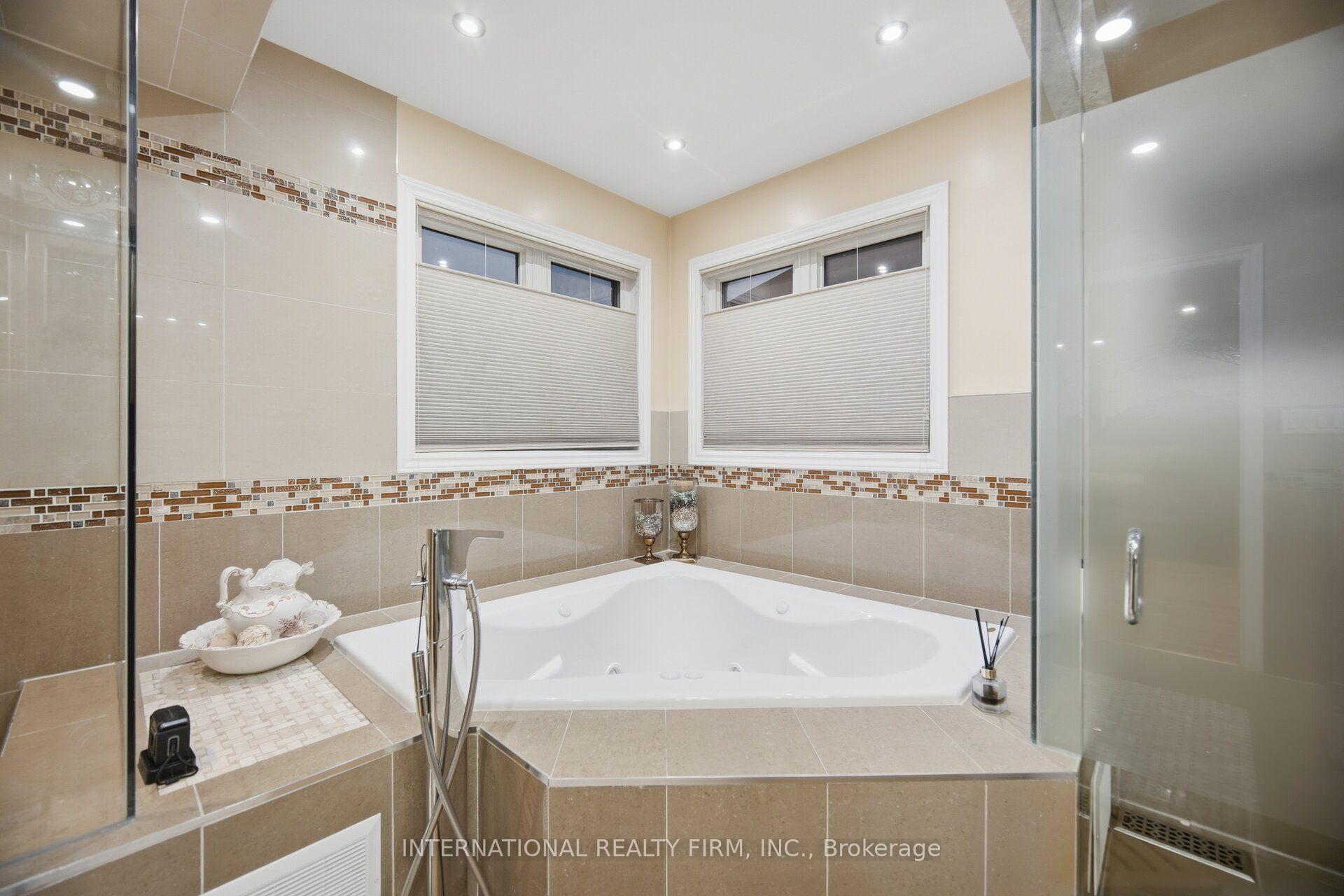 Photo 21 of 84 Fred Young Drive, North York, Downsview-Roding-CFB — HOMEH