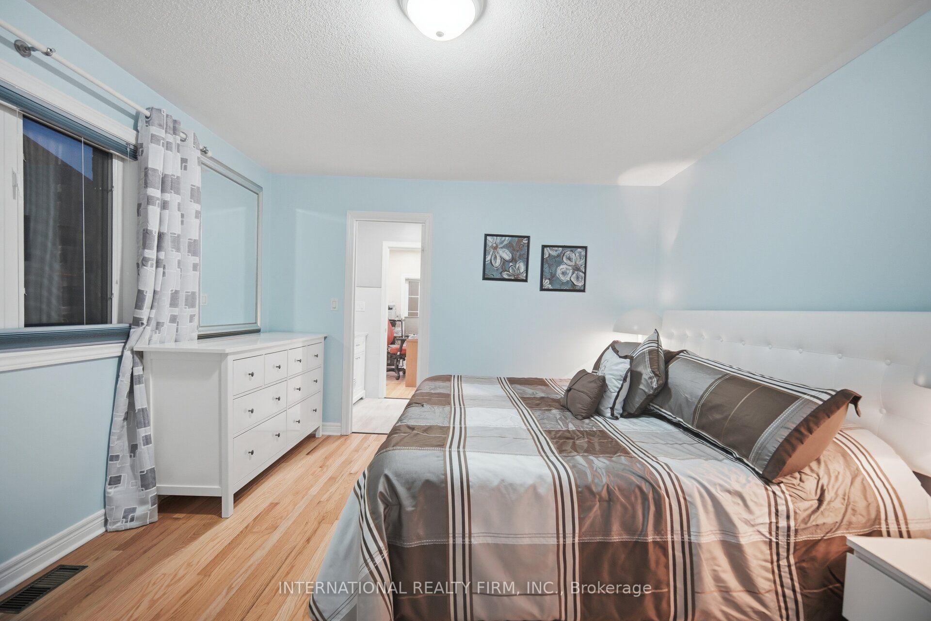 Photo 23 of 84 Fred Young Drive, North York, Downsview-Roding-CFB — HOMEH