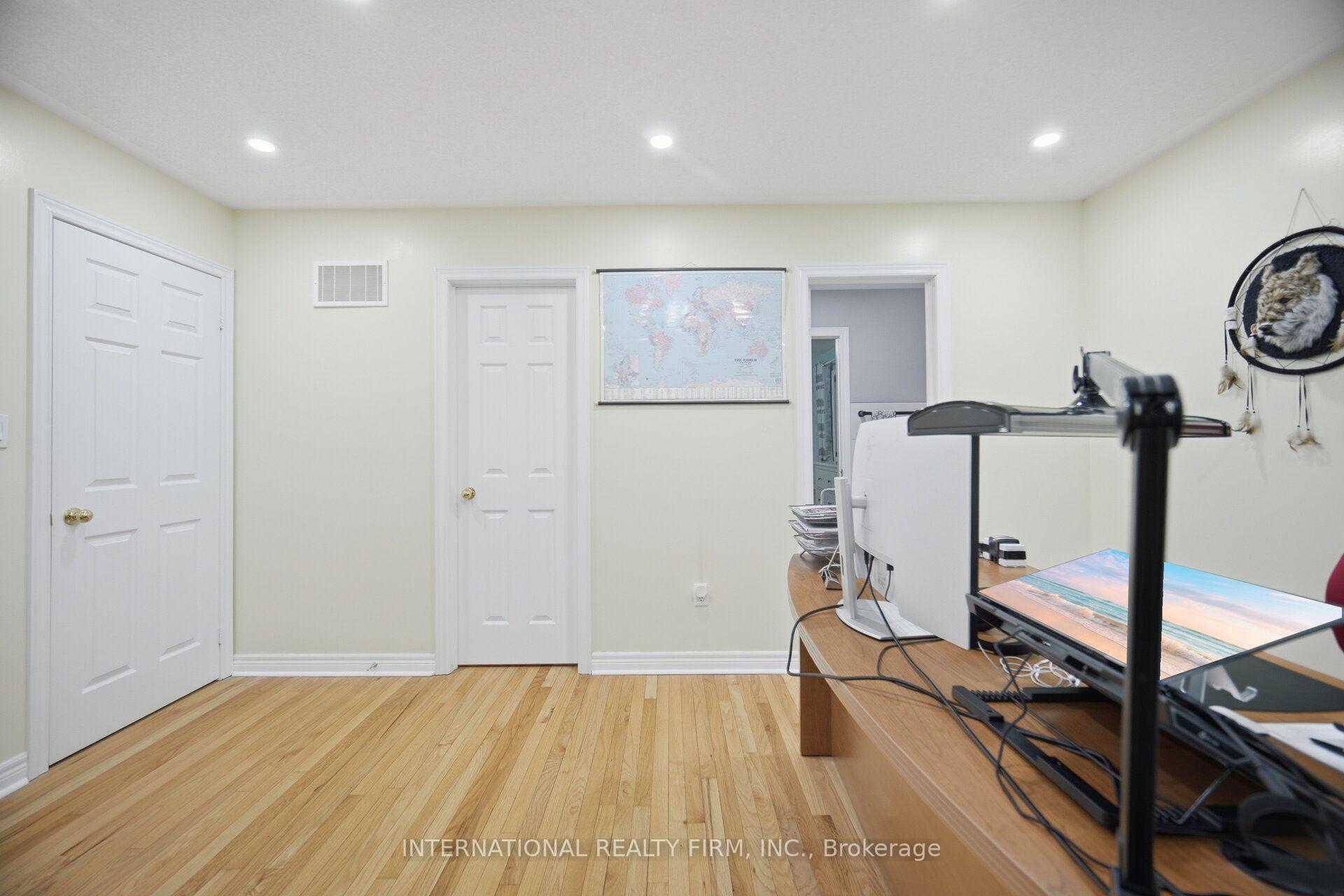 Photo 26 of 84 Fred Young Drive, North York, Downsview-Roding-CFB — HOMEH