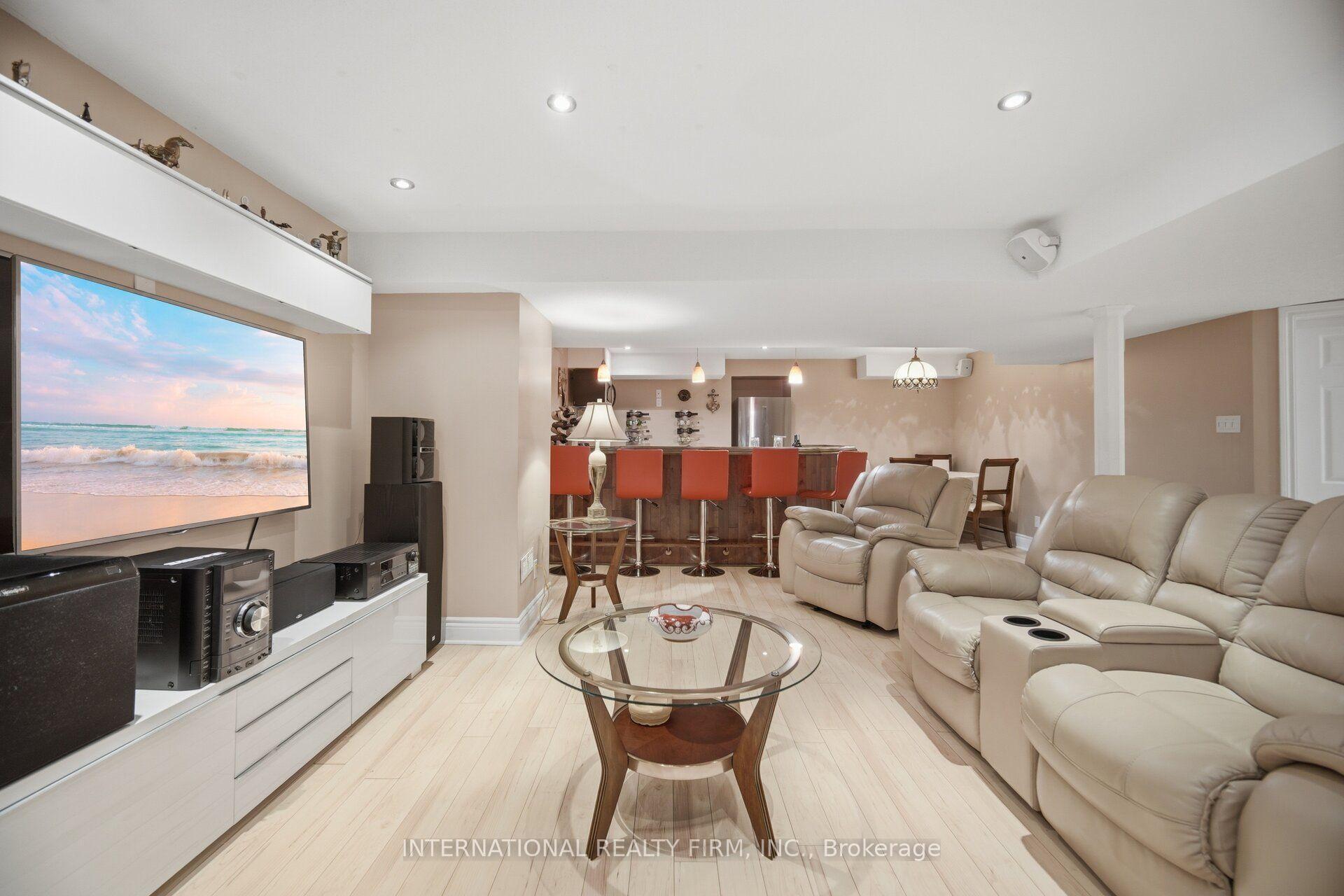 Photo 32 of 84 Fred Young Drive, North York, Downsview-Roding-CFB — HOMEH