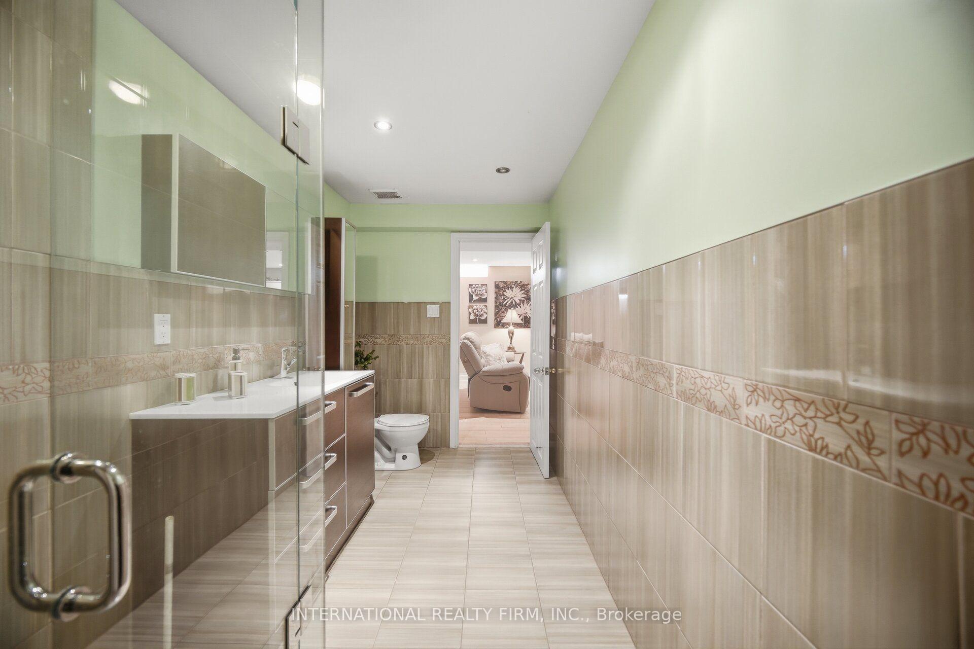 Photo 40 of 84 Fred Young Drive, North York, Downsview-Roding-CFB — HOMEH