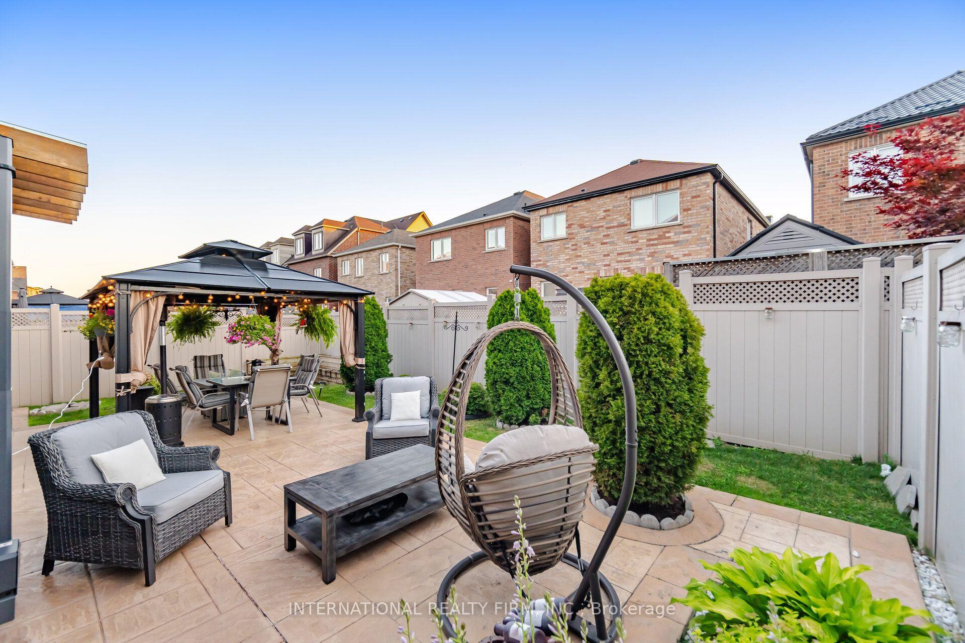 Photo 48 of 84 Fred Young Drive, North York, Downsview-Roding-CFB — HOMEH