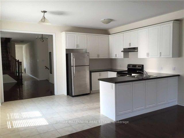 Photo 2 of 25 Spruce Pine Crescent, Vaughan, Patterson — HOMEH