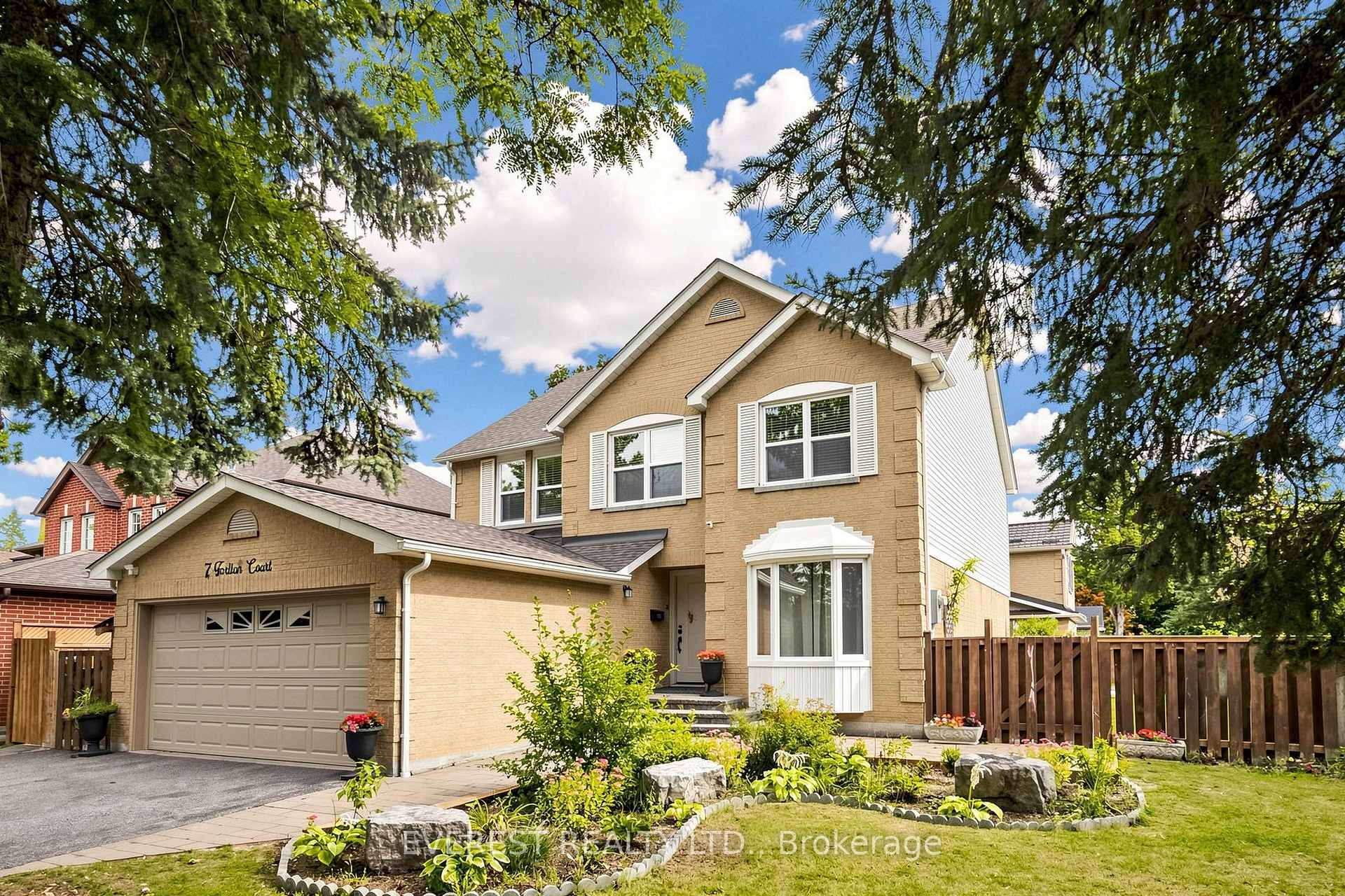 Photo 2 of 7 Tarlton Court, Vaughan, Brownridge — HOMEH