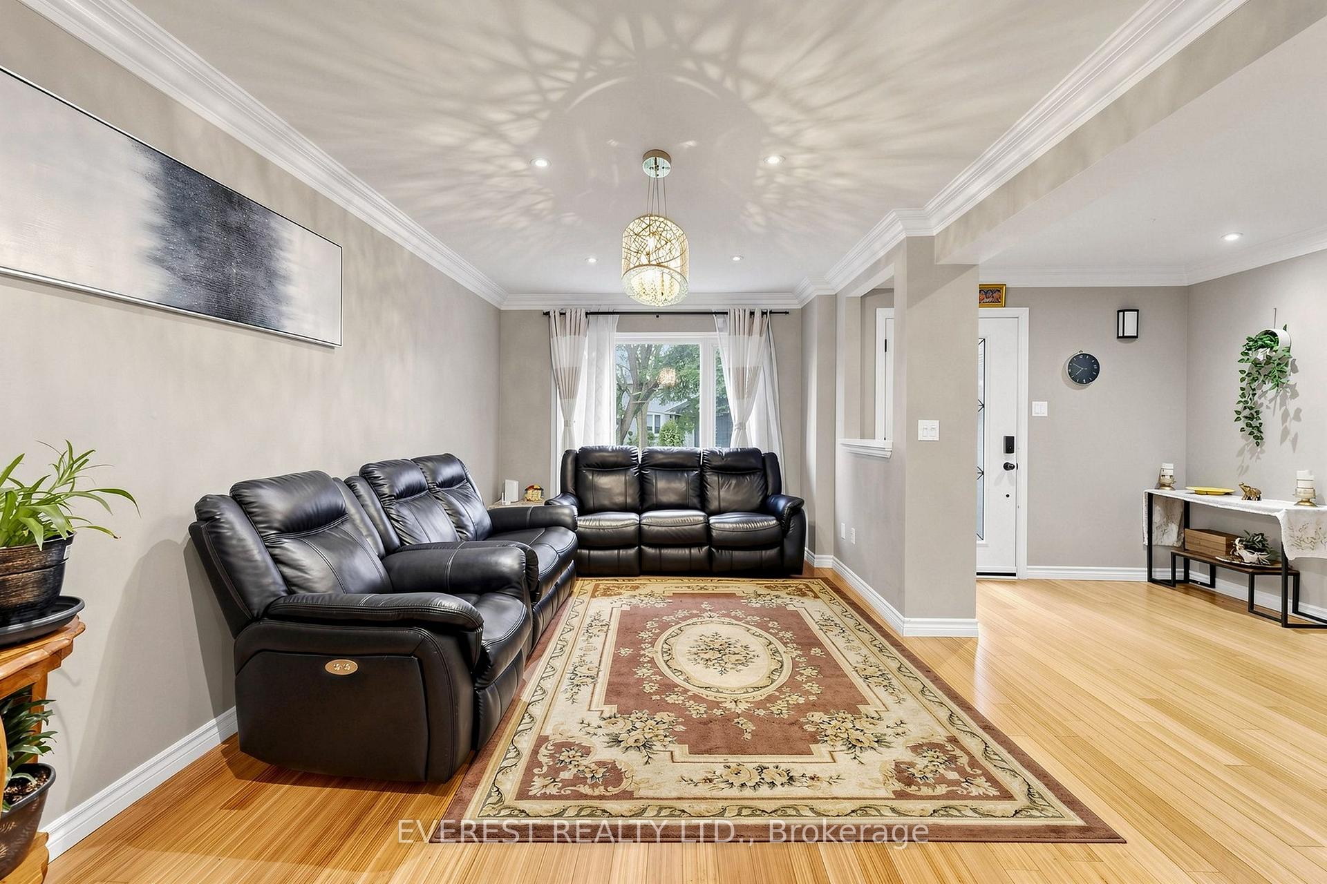Photo 5 of 7 Tarlton Court, Vaughan, Brownridge — HOMEH