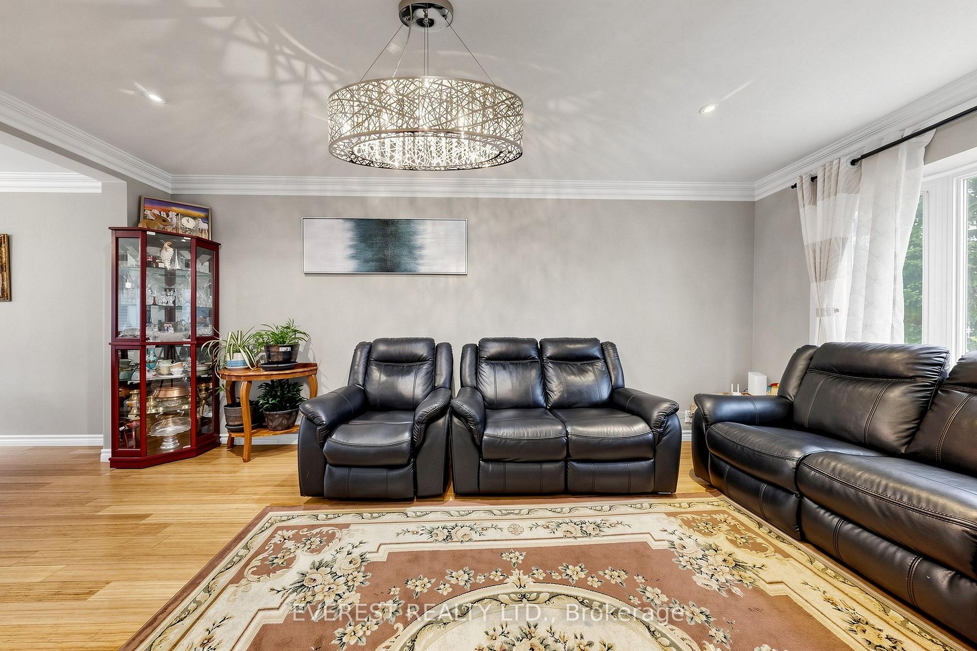 Photo 6 of 7 Tarlton Court, Vaughan, Brownridge — HOMEH
