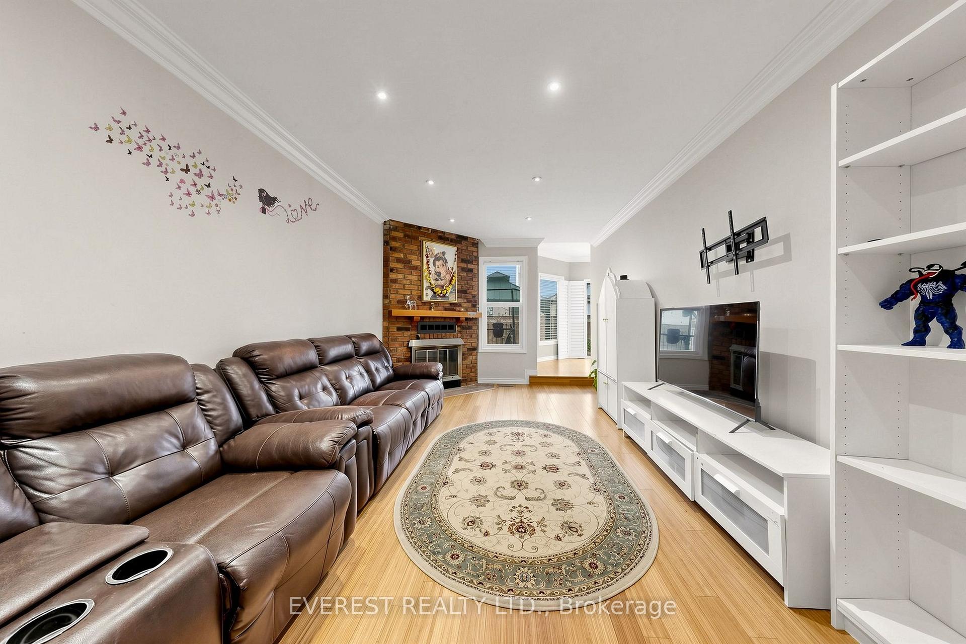 Photo 10 of 7 Tarlton Court, Vaughan, Brownridge — HOMEH