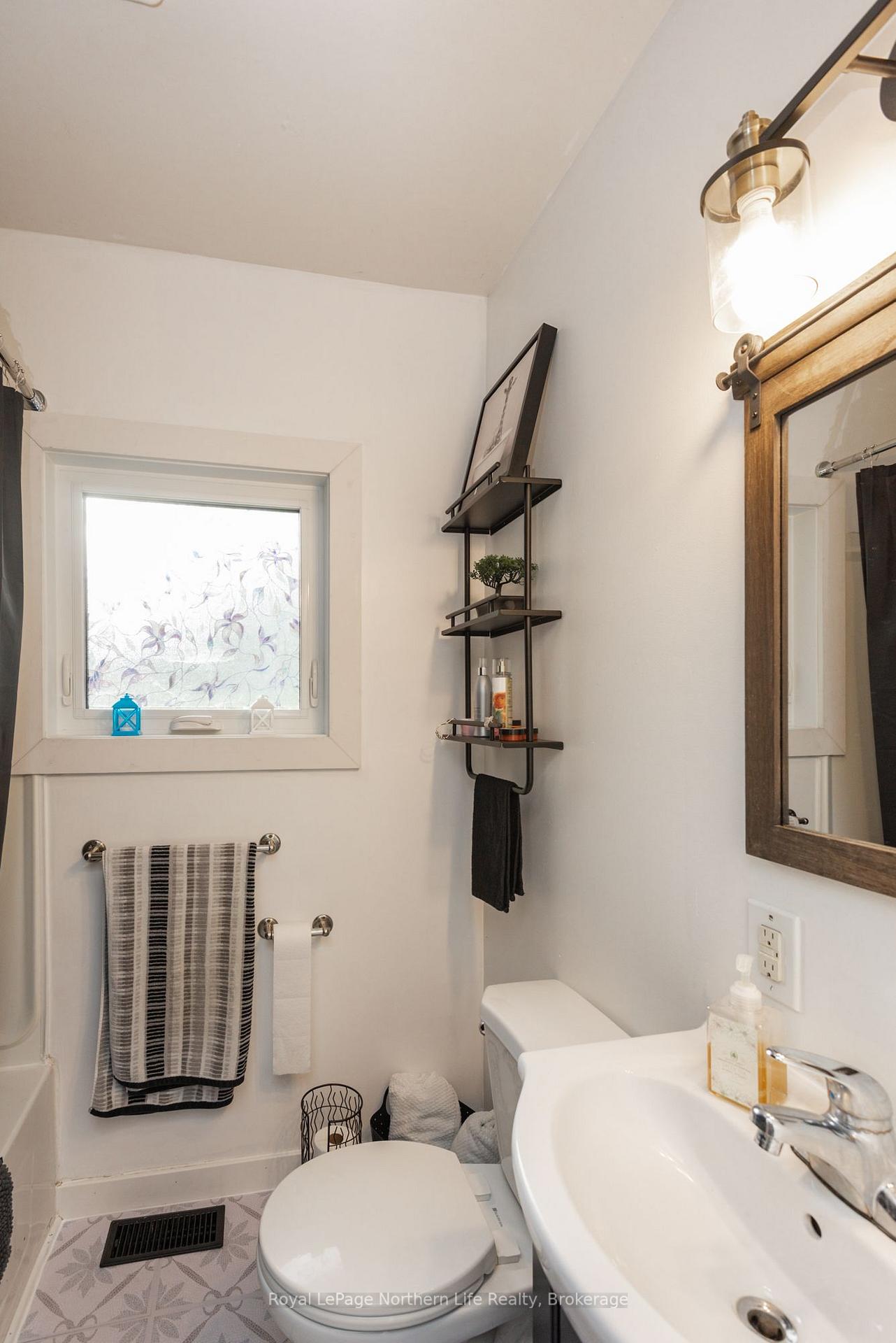 Photo 23 of 1341 Wyld Street, North Bay, Central — HOMEH