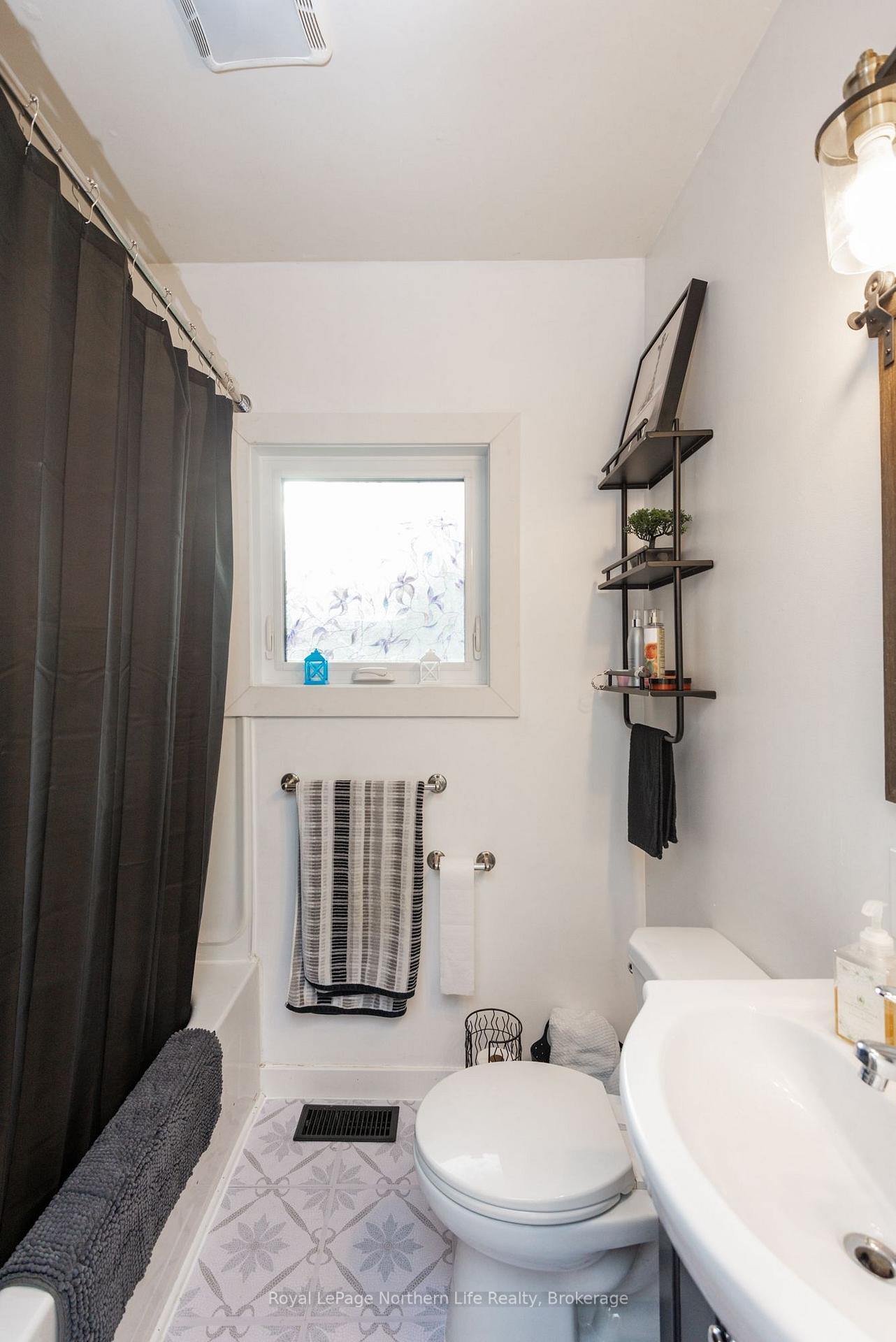 Photo 24 of 1341 Wyld Street, North Bay, Central — HOMEH