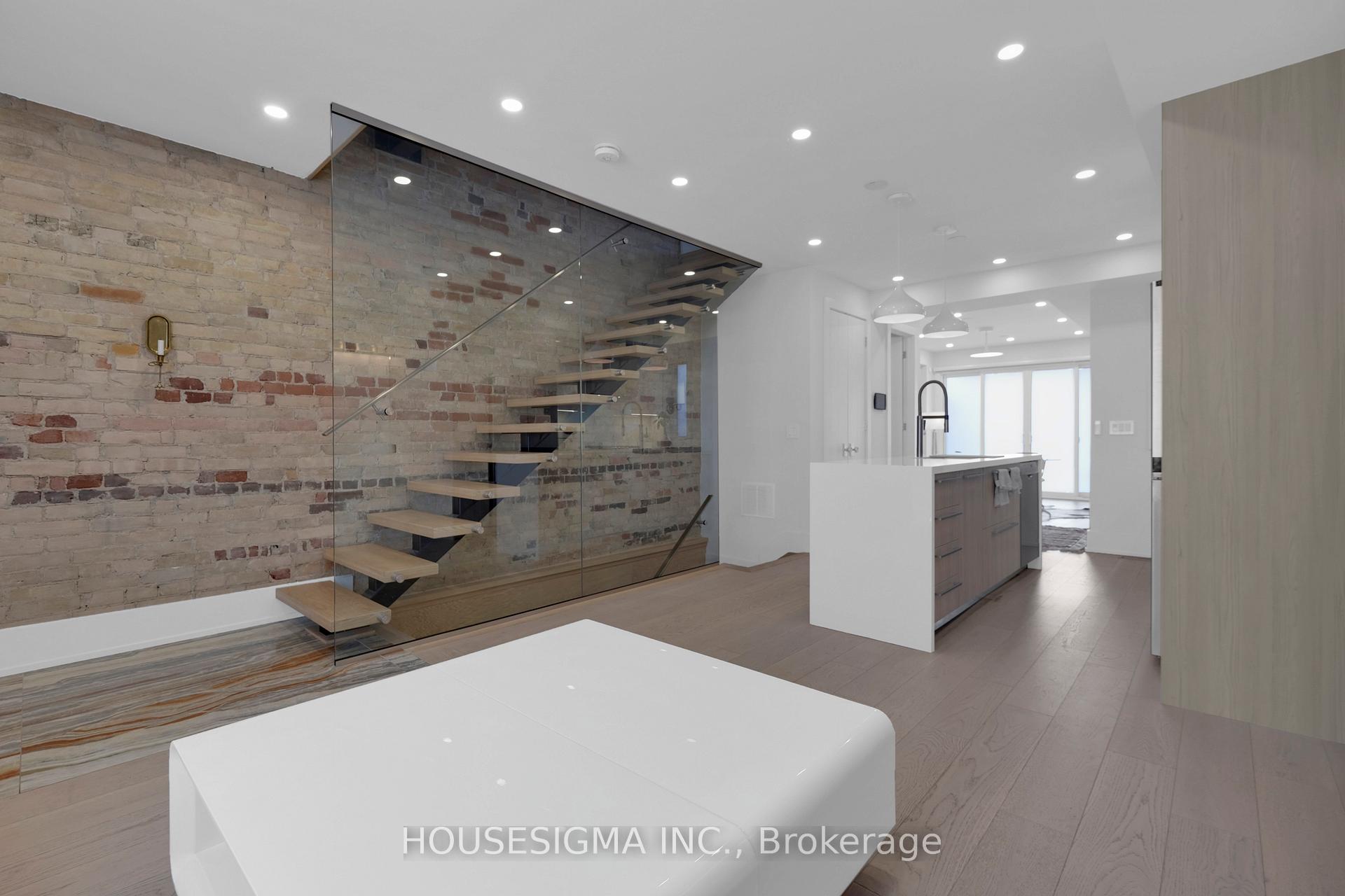 Photo of Unit Main, 274 Roxton Road
