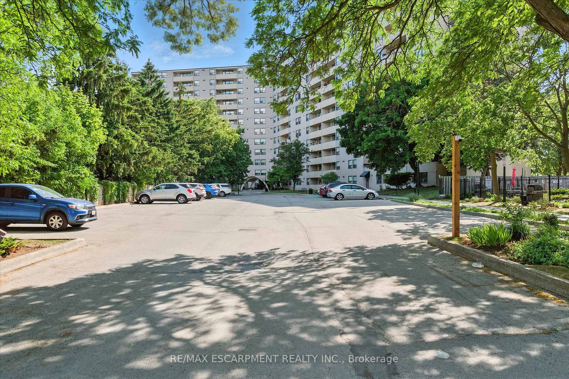 Photo 2 of Unit 909, 700 Dynes Road, Burlington, Roseland — HOMEH