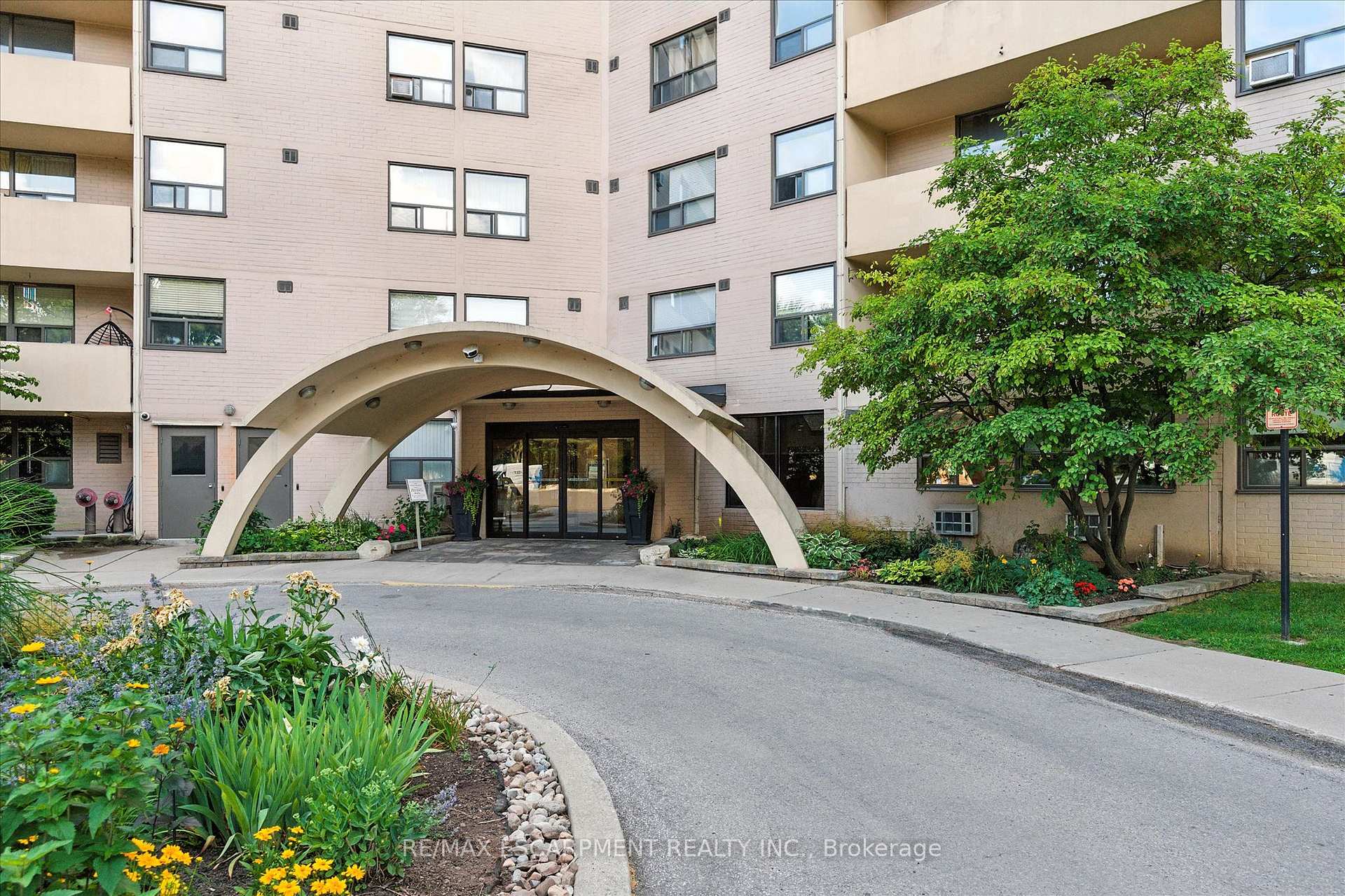 Photo 3 of Unit 909, 700 Dynes Road, Burlington, Roseland — HOMEH