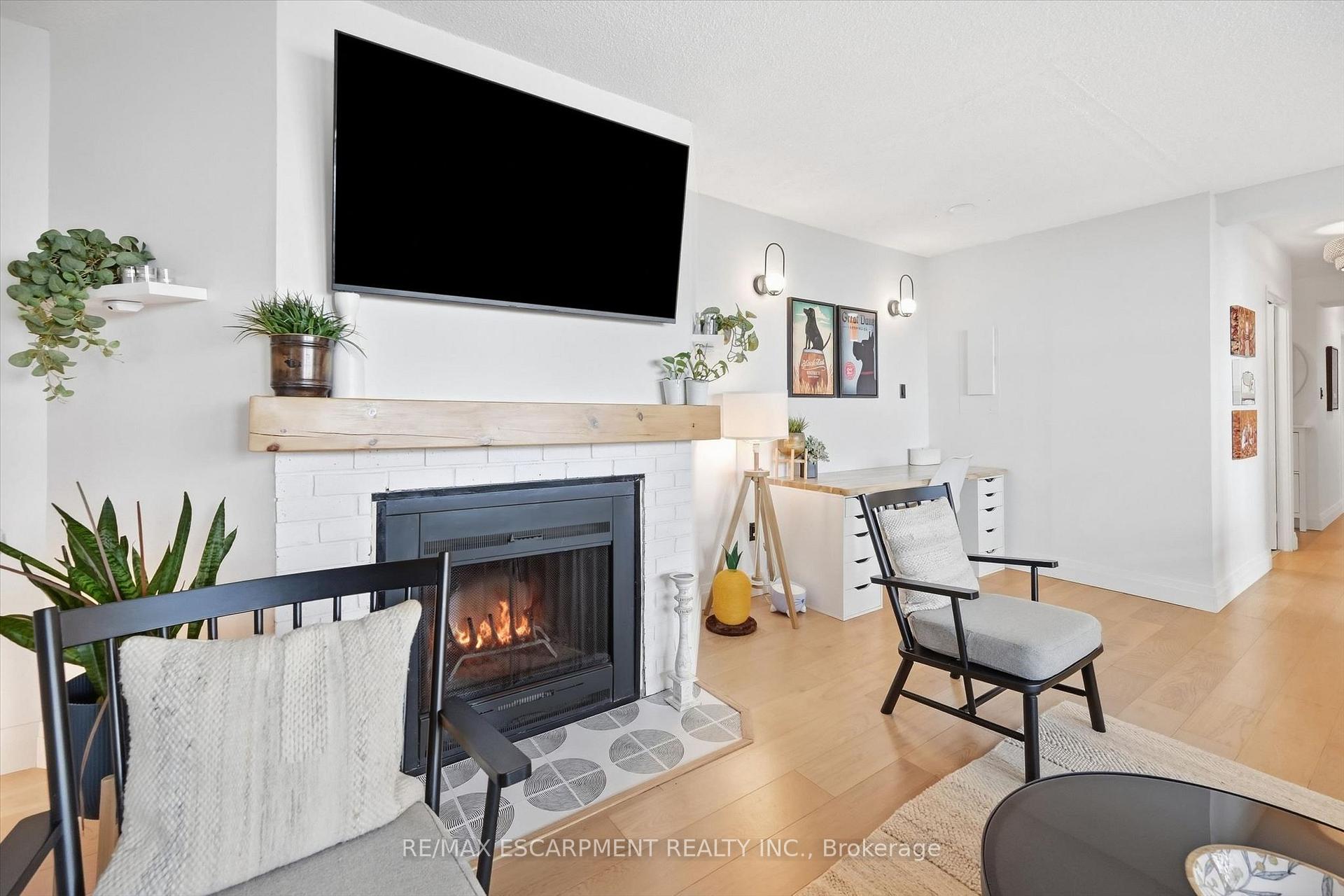 Photo 6 of Unit 909, 700 Dynes Road, Burlington, Roseland — HOMEH