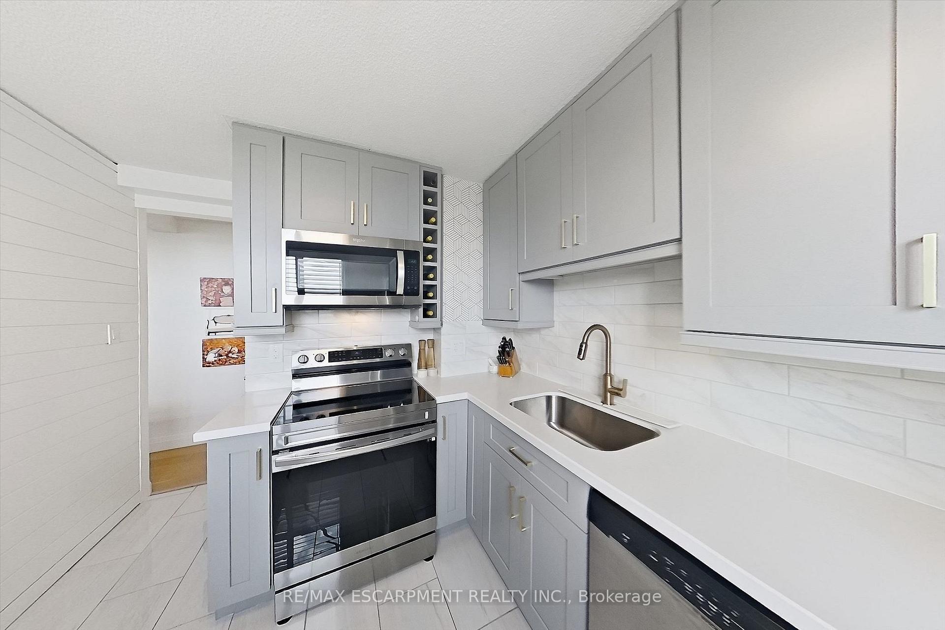 Photo 13 of Unit 909, 700 Dynes Road, Burlington, Roseland — HOMEH