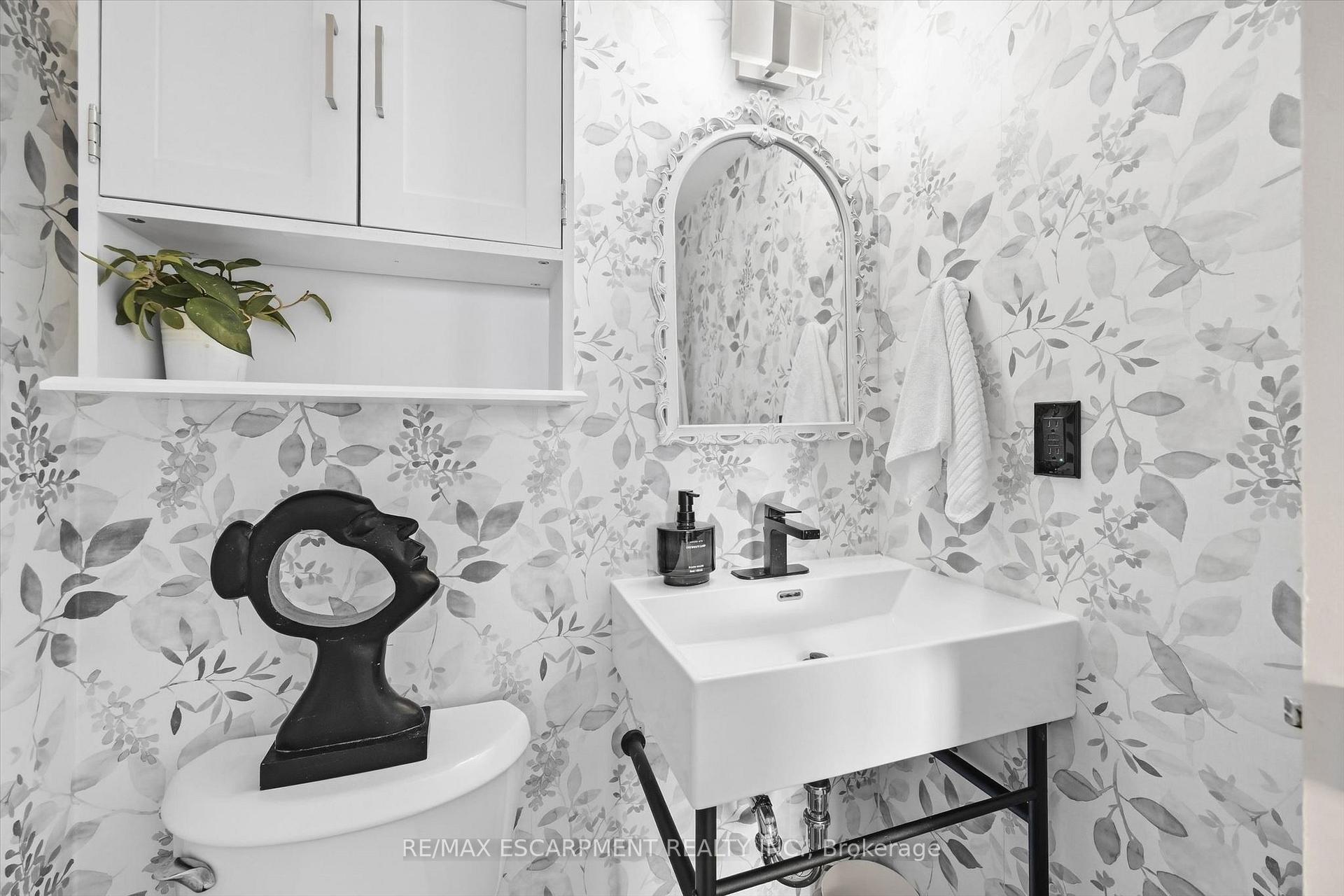 Photo 18 of Unit 909, 700 Dynes Road, Burlington, Roseland — HOMEH