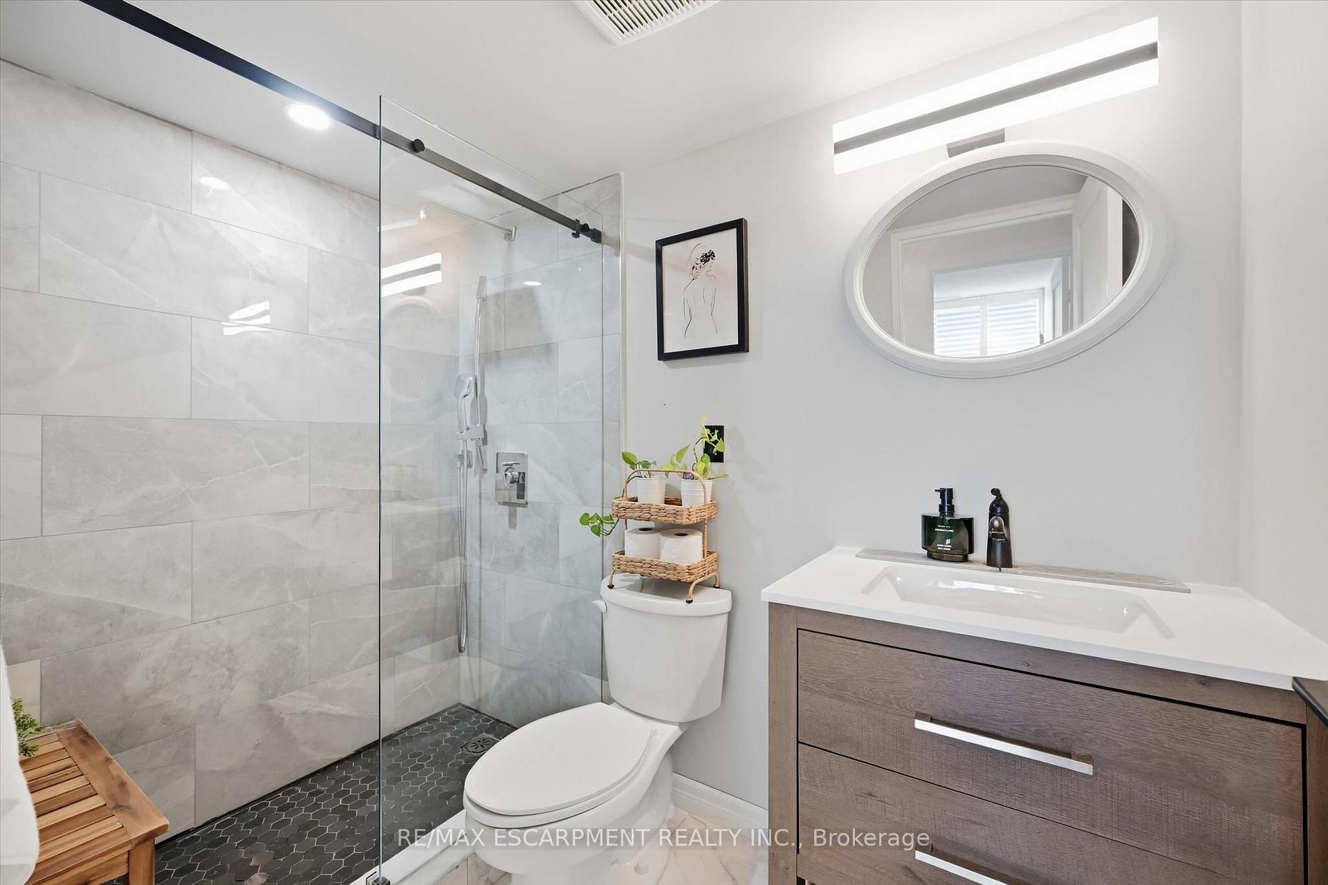 Photo 19 of Unit 909, 700 Dynes Road, Burlington, Roseland — HOMEH