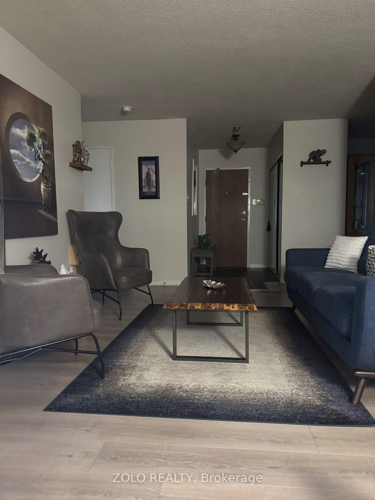 Photo 6 of 550 Webb Drive, Mississauga, City Centre — HOMEH