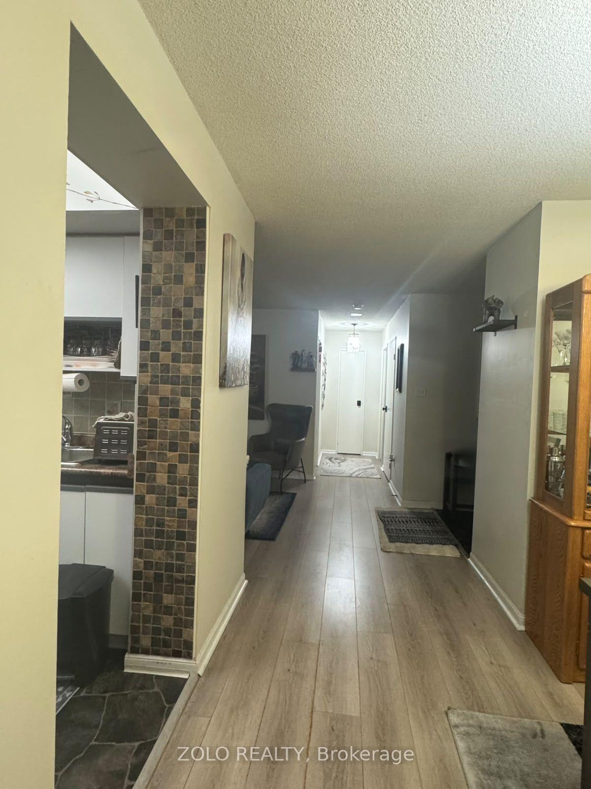 Photo 8 of 550 Webb Drive, Mississauga, City Centre — HOMEH