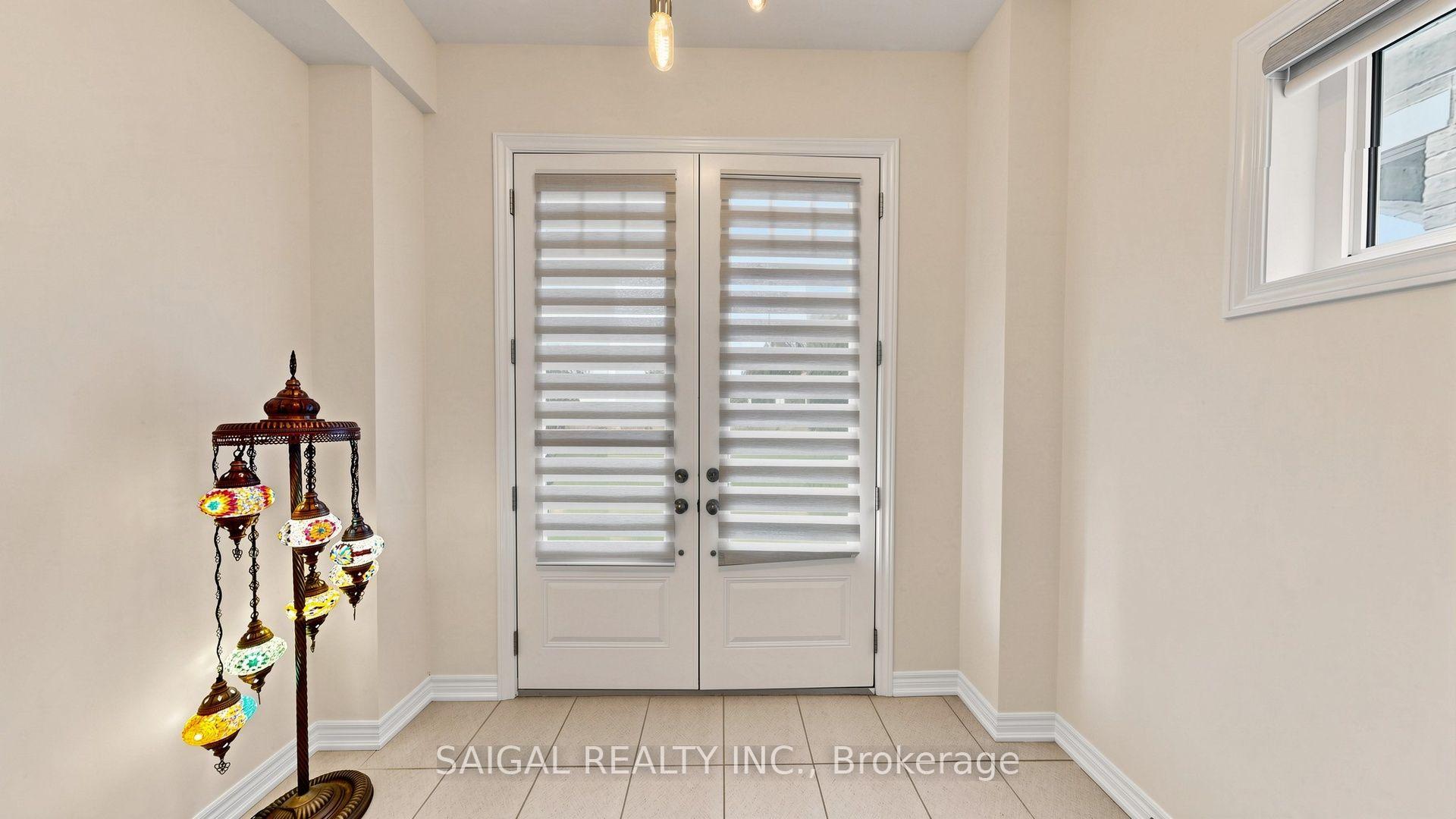 Photo 3 of 3913 Koenig Road, Burlington, Alton — HOMEH