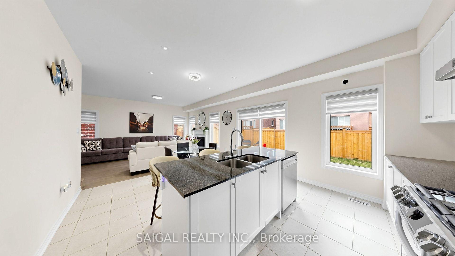 Photo 11 of 3913 Koenig Road, Burlington, Alton — HOMEH