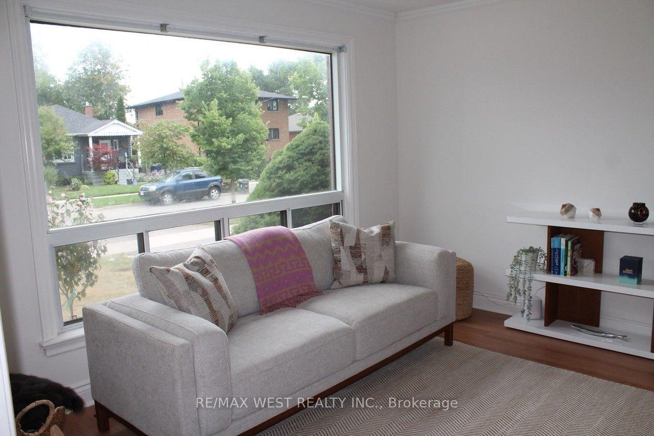 Photo 4 of Unit Main, 14 Treeview Drive, Etobicoke, Alderwood — HOMEH