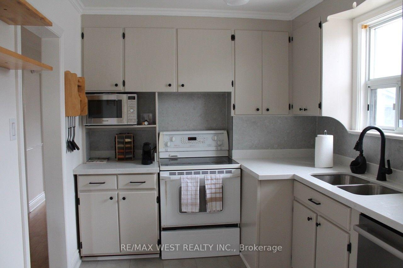 Photo 10 of Unit Main, 14 Treeview Drive, Etobicoke, Alderwood — HOMEH