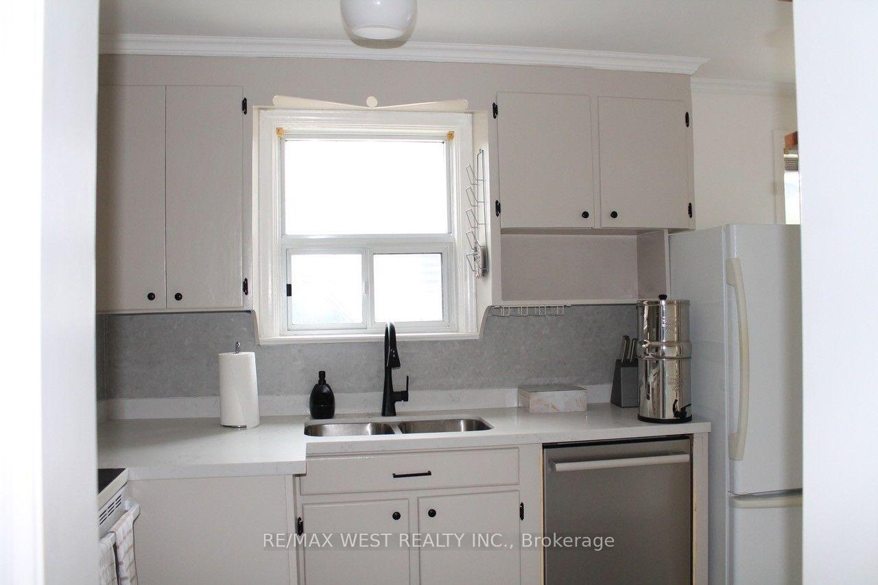 Photo 12 of Unit Main, 14 Treeview Drive, Etobicoke, Alderwood — HOMEH
