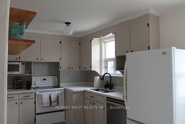 Photo 14 of Unit Main, 14 Treeview Drive, Etobicoke, Alderwood — HOMEH