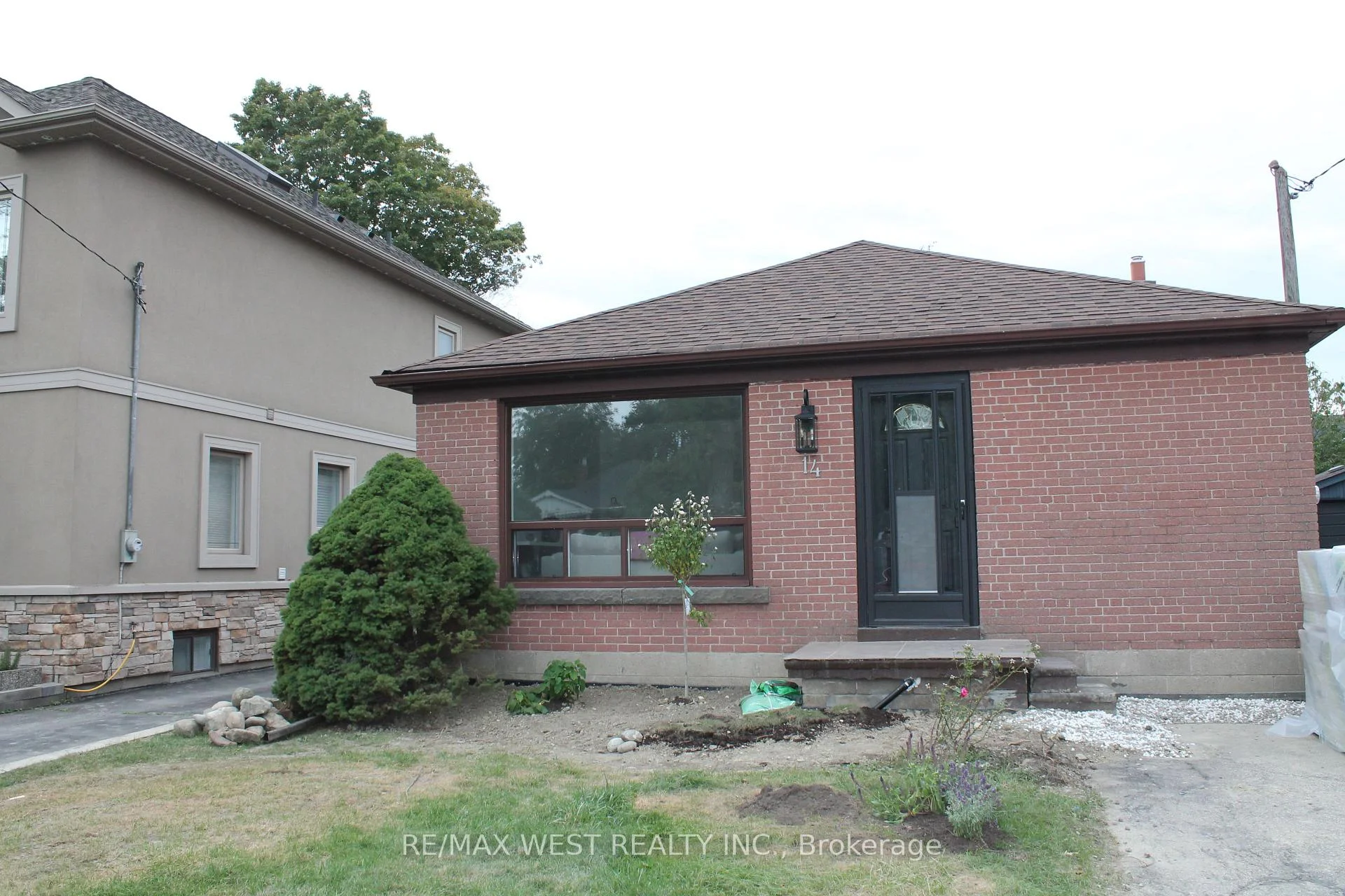 Photo 2 of Unit Main, 14 Treeview Drive, Etobicoke, Alderwood — HOMEH