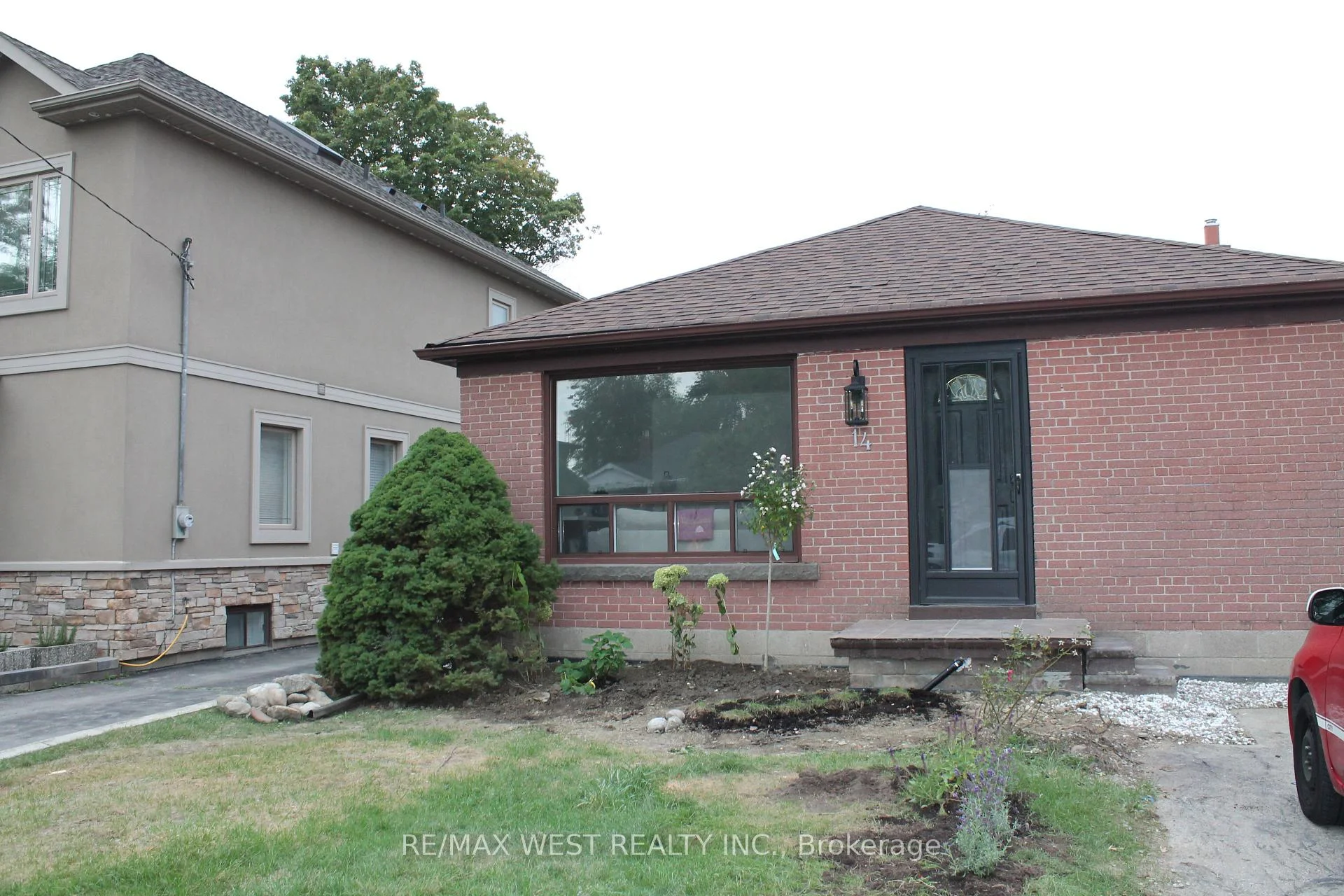 Photo 5 of Unit Main, 14 Treeview Drive, Etobicoke, Alderwood — HOMEH