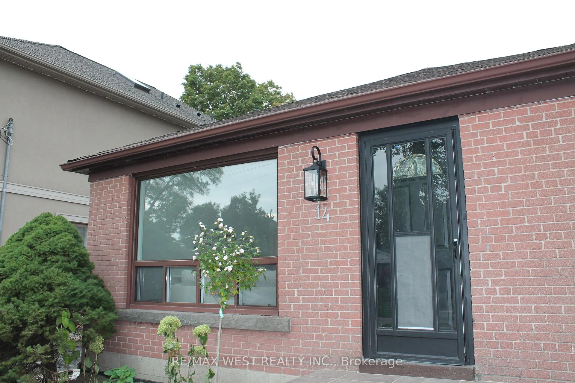 Photo 7 of Unit Main, 14 Treeview Drive, Etobicoke, Alderwood — HOMEH