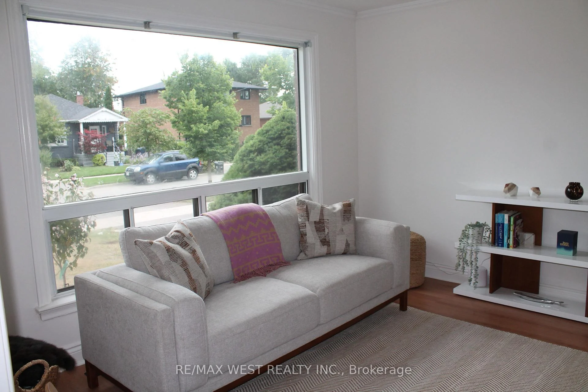 Photo 9 of Unit Main, 14 Treeview Drive, Etobicoke, Alderwood — HOMEH