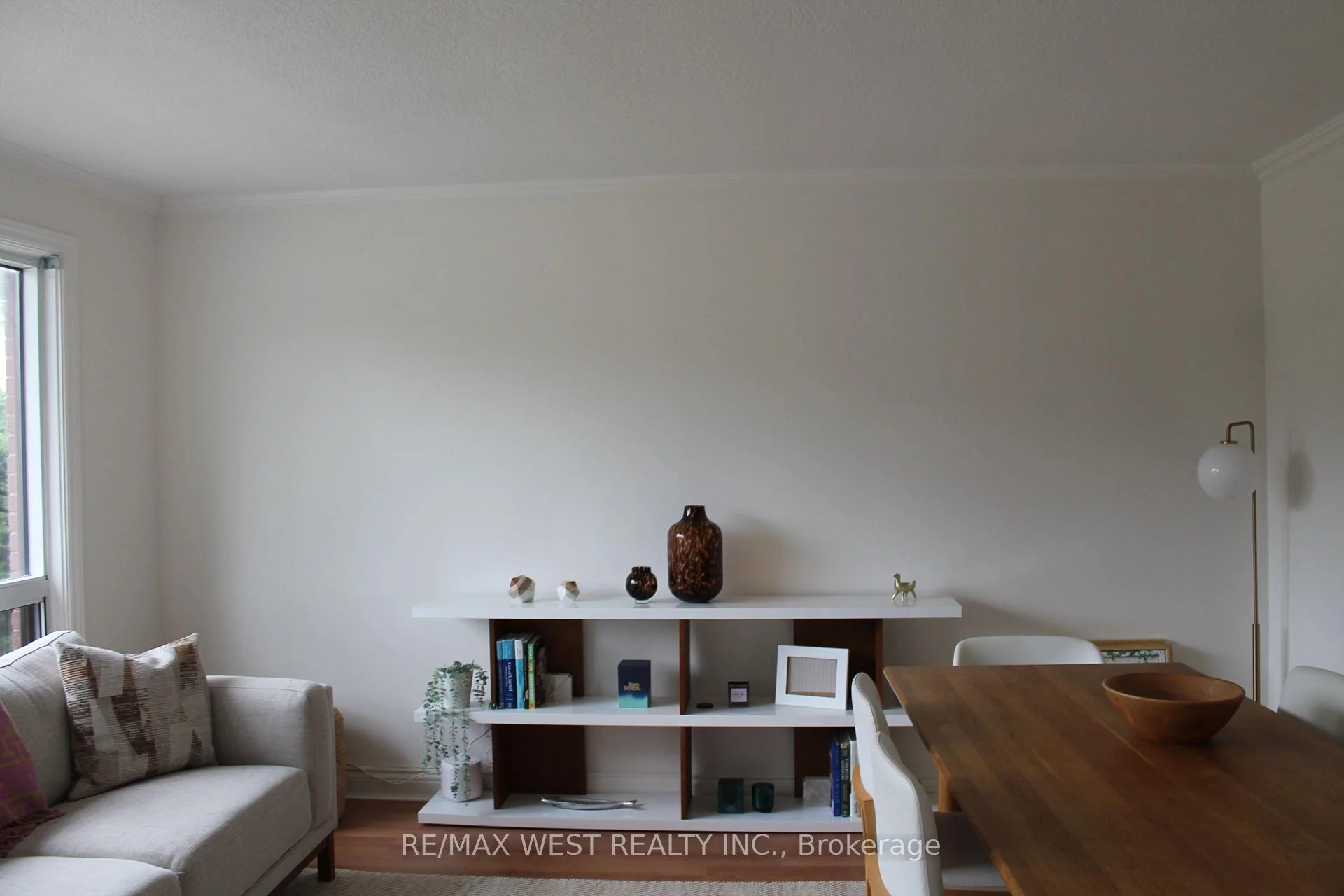 Photo 11 of Unit Main, 14 Treeview Drive, Etobicoke, Alderwood — HOMEH