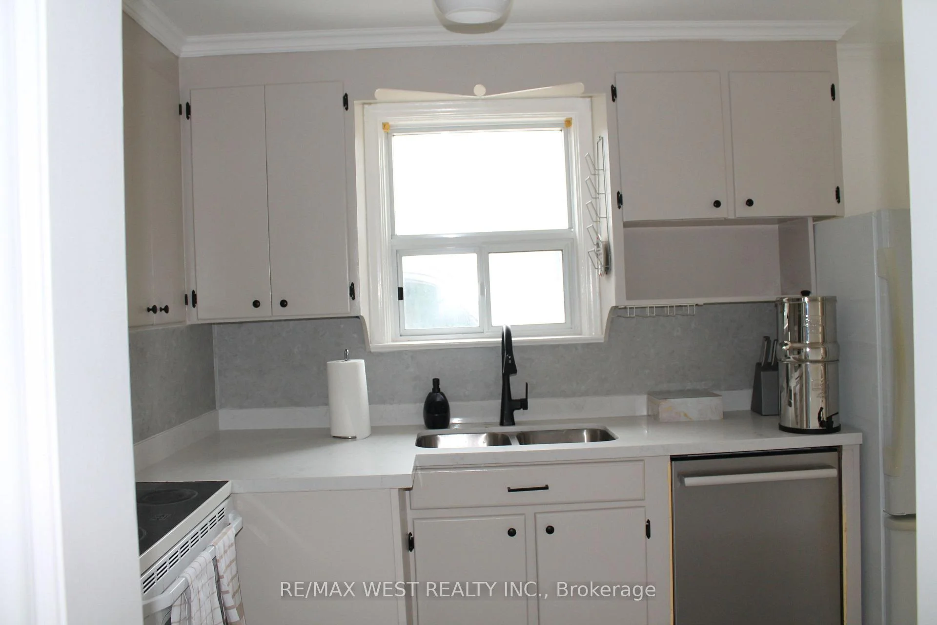 Photo 15 of Unit Main, 14 Treeview Drive, Etobicoke, Alderwood — HOMEH