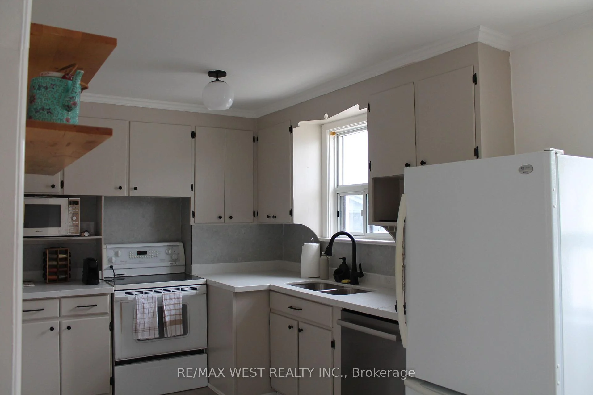 Photo 22 of Unit Main, 14 Treeview Drive, Etobicoke, Alderwood — HOMEH