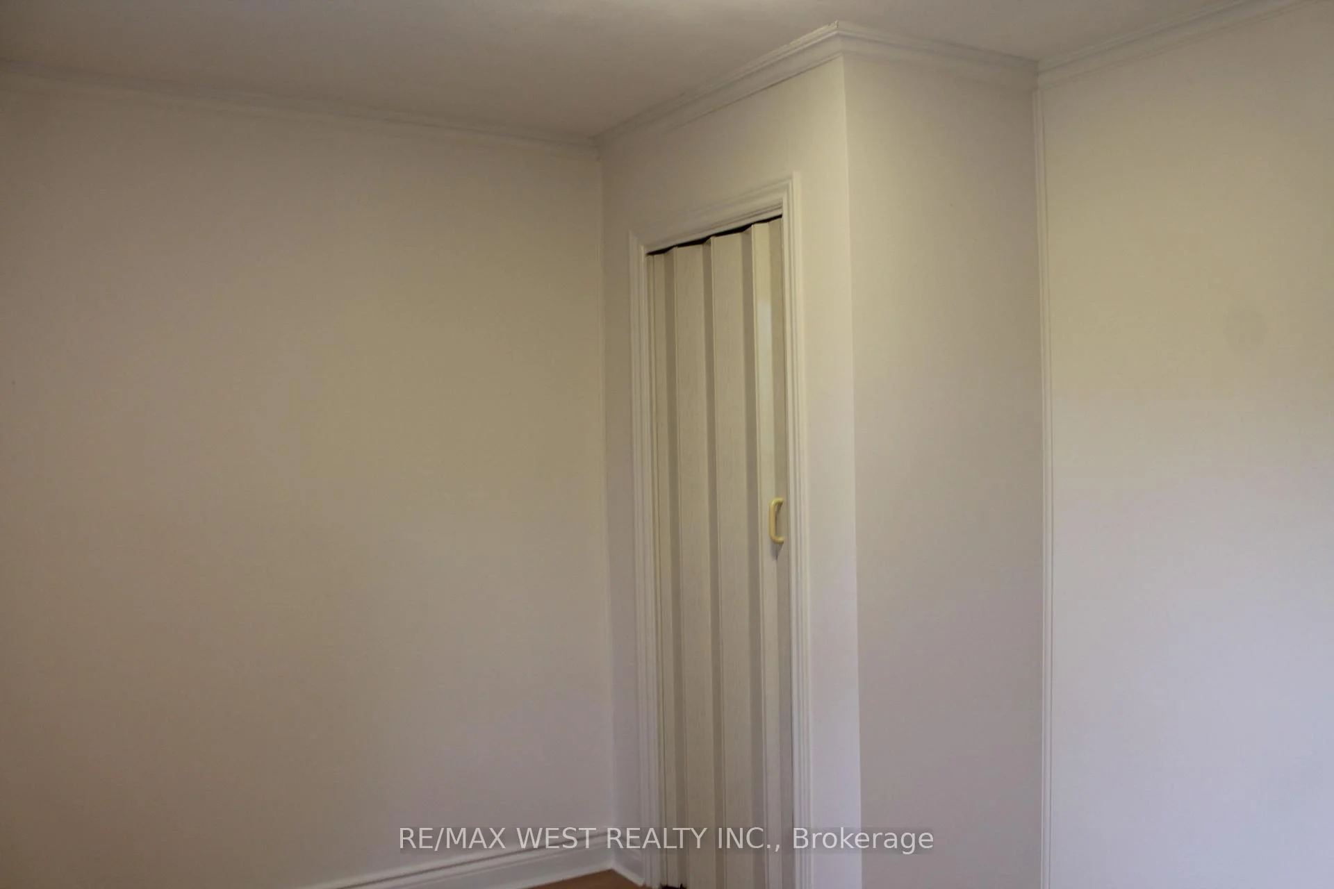 Photo 39 of Unit Main, 14 Treeview Drive, Etobicoke, Alderwood — HOMEH