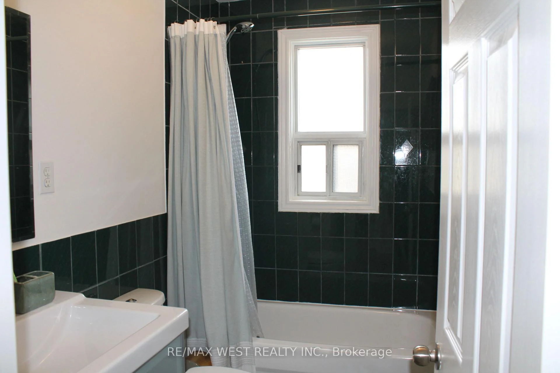 Photo 41 of Unit Main, 14 Treeview Drive, Etobicoke, Alderwood — HOMEH