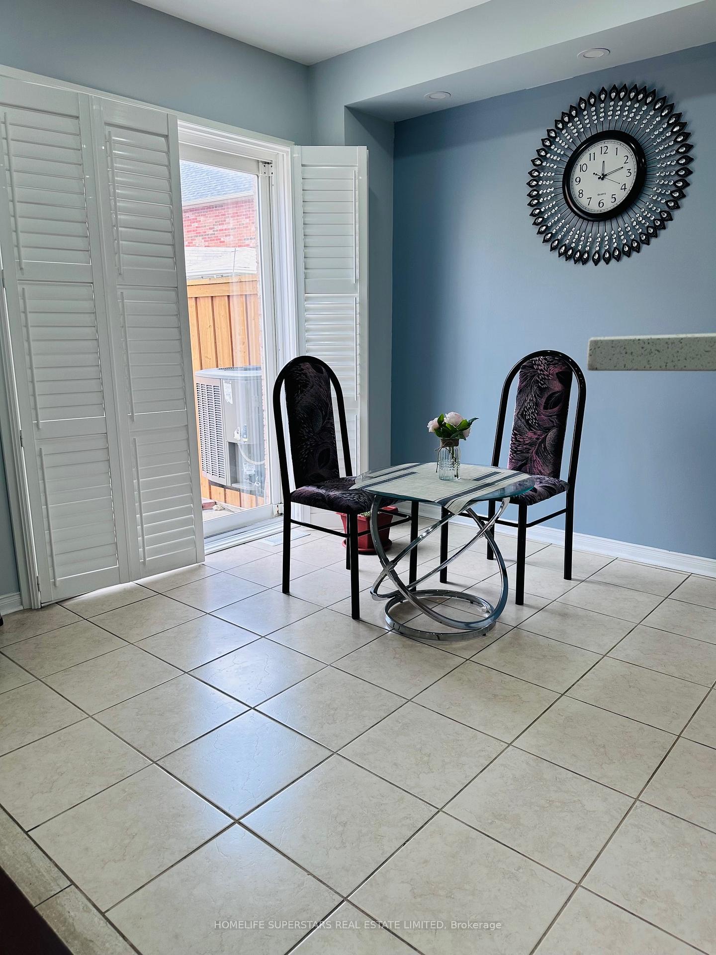 Photo 11 of 122 Hollingsworth Circle, Brampton, Fletcher's Meadow — HOMEH