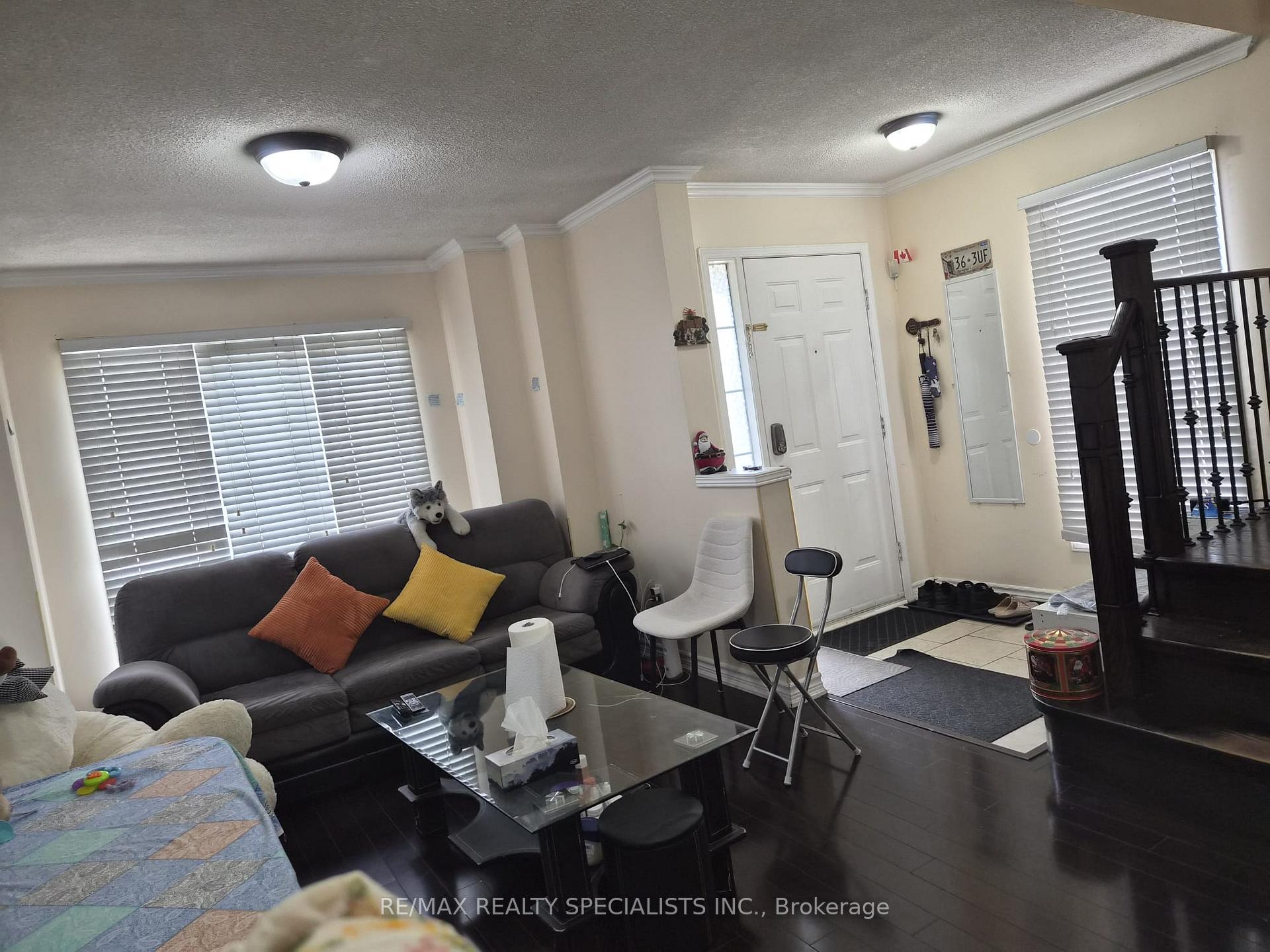 Photo 2 of 22 Streamside Lane, Brampton, Sandringham-Wellington — HOMEH